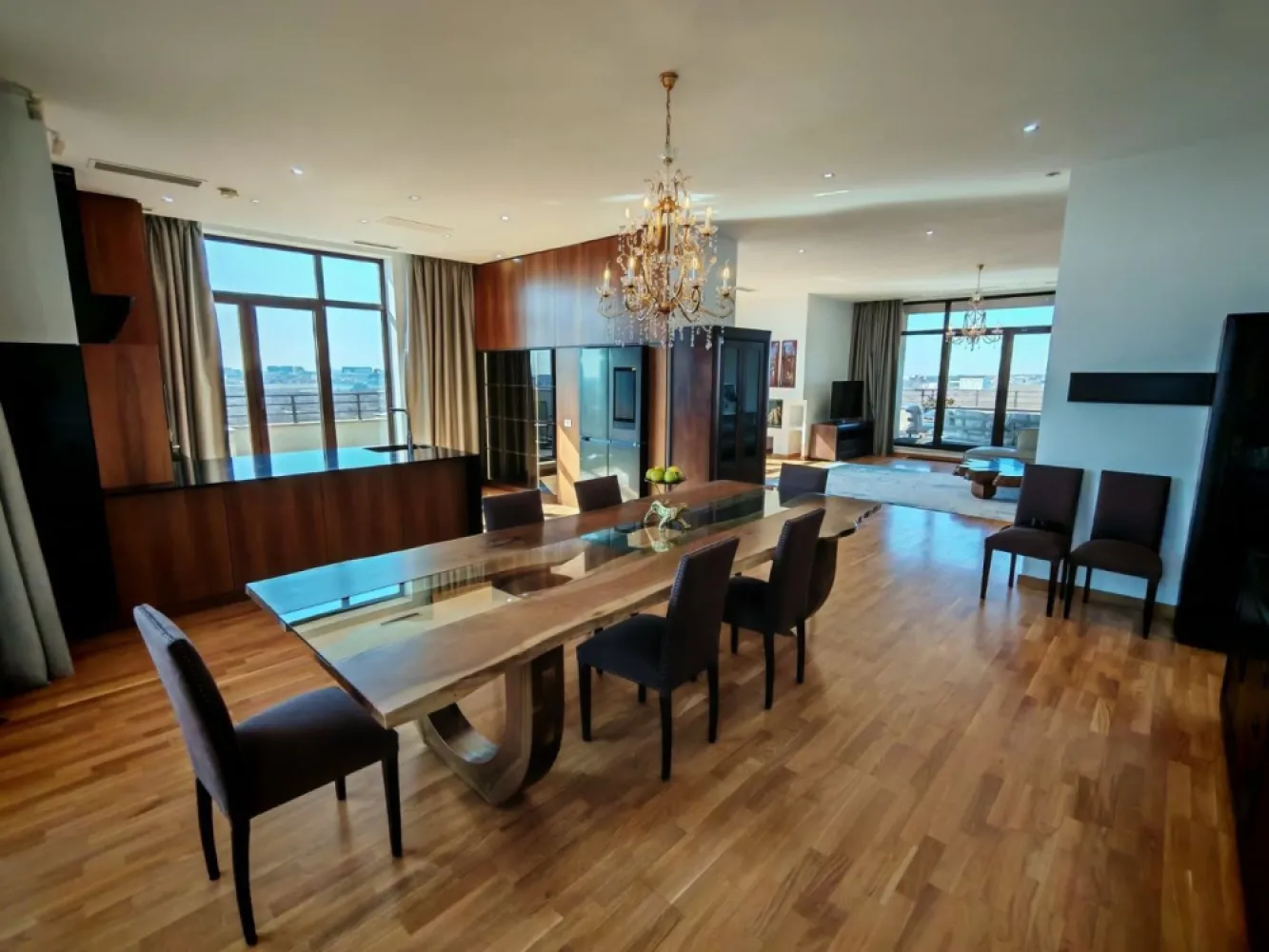Penthouse 5 camere 250 mp lângă Ambasada SUA , zona Băneasa București - Arbore Real Estate vă oferă spre închiriere un penthouse spectaculos cu 5 camere și 250 mp, situat în una dintre cele mai exclusiviste zone rezidențiale din nordul Bucureștiului – Aleea Privighetorilor, Iancu Nicolae, Pipera, la câteva minute de Ambasada SUA și Pădurea Băneasa.

📍Penthouse-ul se află la etajul 7/7 al ansamblului rezidențial Privighetorilor 86P, una dintre cele mai apreciate dezvoltări din Baneasa.

✨ Detalii și compartimentare:
Suprafață utilă: 250 mp
Terasa: 300
Living generos, open space cu zonă de dining și bucătărie complet utilată și mobilată
3 dormitoare, fiecare cu baie proprie
Dormitor matrimonial cu dressing separat
1 debara cu intrare separată
Spații multiple de depozitare în holuri
Terasă panoramică – ideală pentru relaxare, plajă urbană sau socializare
2 locuri parcare la subteran inclus in pret

🏢 Avantaje locație:
Situat lângă Pădurea Băneasa – aer curat și liniște
Acces rapid la:
• Ambasada SUA
• Băneasa Shopping City, IKEA, Jolie Ville
• Grădina Zoologică Băneasa
• Școli internaționale de top: American School, British School, Liceul Francez „Anna de Noailles”, Avenor College, Little London, etc.

🛡️ Alte beneficii:
Ansamblu rezidențial securizat
Priveliști largi și lumină naturală pe tot parcursul zilei
Acces facil către DN1, aeroporturi și zona de birouri Pipera

Cerinte: 
Contract minim 12 luni
Comision agentie 50%
Depozit 2 luni
Pret 2800 euro + tva

📞 Disponibil imediat pentru închiriere – ideal pentru expați, diplomați sau familii care caută confort de top și intimitate.

Cu deosebită considerație,
Arbore Real Estate