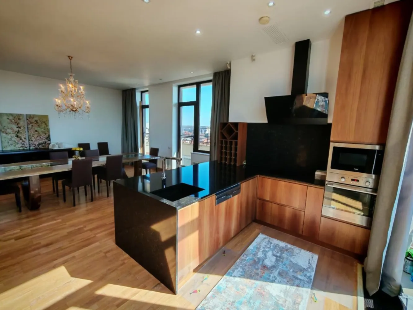 Penthouse 5 camere 250 mp lângă Ambasada SUA , zona Băneasa București - Arbore Real Estate vă oferă spre închiriere un penthouse spectaculos cu 5 camere și 250 mp, situat în una dintre cele mai exclusiviste zone rezidențiale din nordul Bucureștiului – Aleea Privighetorilor, Iancu Nicolae, Pipera, la câteva minute de Ambasada SUA și Pădurea Băneasa.

📍Penthouse-ul se află la etajul 7/7 al ansamblului rezidențial Privighetorilor 86P, una dintre cele mai apreciate dezvoltări din Baneasa.

✨ Detalii și compartimentare:
Suprafață utilă: 250 mp
Terasa: 300
Living generos, open space cu zonă de dining și bucătărie complet utilată și mobilată
3 dormitoare, fiecare cu baie proprie
Dormitor matrimonial cu dressing separat
1 debara cu intrare separată
Spații multiple de depozitare în holuri
Terasă panoramică – ideală pentru relaxare, plajă urbană sau socializare
2 locuri parcare la subteran inclus in pret

🏢 Avantaje locație:
Situat lângă Pădurea Băneasa – aer curat și liniște
Acces rapid la:
• Ambasada SUA
• Băneasa Shopping City, IKEA, Jolie Ville
• Grădina Zoologică Băneasa
• Școli internaționale de top: American School, British School, Liceul Francez „Anna de Noailles”, Avenor College, Little London, etc.

🛡️ Alte beneficii:
Ansamblu rezidențial securizat
Priveliști largi și lumină naturală pe tot parcursul zilei
Acces facil către DN1, aeroporturi și zona de birouri Pipera

Cerinte: 
Contract minim 12 luni
Comision agentie 50%
Depozit 2 luni
Pret 2800 euro + tva

📞 Disponibil imediat pentru închiriere – ideal pentru expați, diplomați sau familii care caută confort de top și intimitate.

Cu deosebită considerație,
Arbore Real Estate