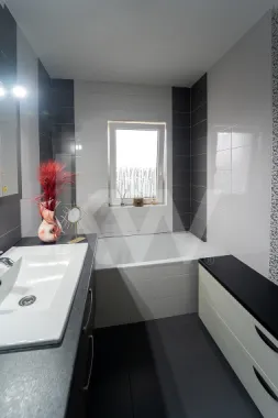 Apartament 3 camere cu curte proprie 104 mp