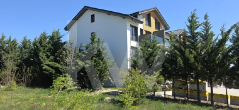 Apartament 3 camere, două băi, curte 50 mp -Natura la tine acasă! Cristian-SiBiU