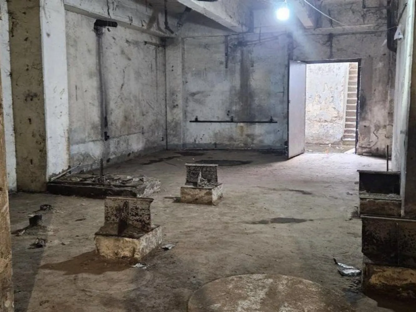 Drumul intre Tarlale spatiu 550 mp - Depozit cu suprafata de 550 mp situat in zona Theodor Pallady din bucuresti. Spatiul este compartimentat compartimentat in 1camere. Este situat la etajul demisol intr-o cladire construita in anul 1980 el este recomandat pentru spatiu logistic.