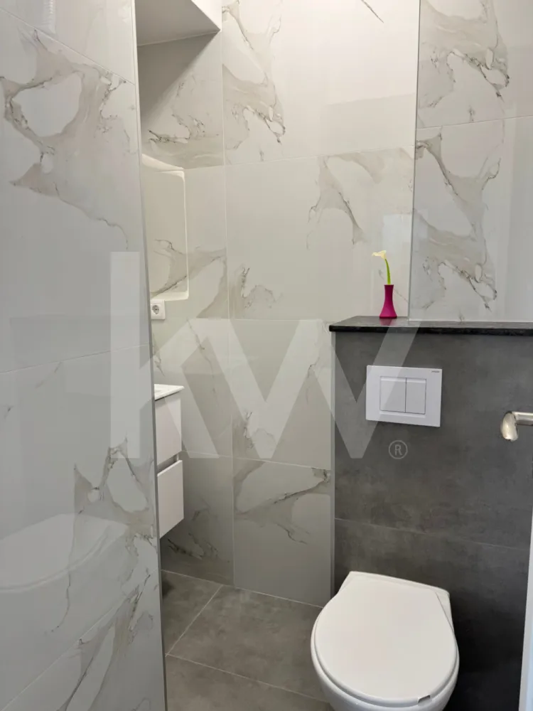 Apartament 3 camere modern, mobilat nou, 2 băi, etaj 5 cu lift – gata de mutare!