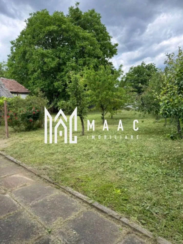 Teren 900 mp I intravilan I Zona Calea Dumbrăvii - MAAC Imobiliare va ofera spre vânzare un teren intravilan situat într-o zonă foarte bună a municipiului Sibiu, pe strada care face legătura între Calea Dumbrăvii și Strada Octavian Goga, cu acces facil către principalele puncte de interes ale orașului.

Terenul are o suprafață de aproximativ 902 mp (19 m deschidere la stradă și 47,5 m adâncime), este perfect plat, având o formă regulată, ideală pentru construcția unei locuințe individuale, duplex sau pentru dezvoltare imobiliară.

Avantaje:

* Teren intravilan.
* Toate utilitățile disponibile la proprietate: apă, canalizare, gaz, energie electrică.
* Există o construcție pe teren.
* Nu necesită întocmirea unui PUZ pentru edificare.
* Front stradal generos de 19 m.
* Zonă liniștită și bine conectată la infrastructura orașului.
* Acces rapid către centrul orașului, școli, magazine și zone comerciale.

Proprietatea reprezintă o oportunitate excelentă atât pentru construirea unei locuințe, cât și pentru investiție, datorită amplasării într-una dintre cele mai căutate zone ale Sibiului.

Suprafață: 902 mp
Front stradal: 19 m
Adâncime: 47,5 m

Pentru mai multe detalii precizatii ca ati vazut anuntul cu ID CP3136490