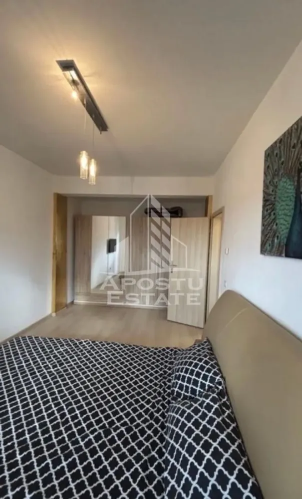 Apartament 2 camere, de inchiriat, Dumbravita, Timisoara - Agentia imobiliara APOSTU ESTATE va propune spre inchiriere un apartament cu 2 camere, spatios si luminos, situat in zona Dumbravita , o zona linistita si bine pozitionata din Timisoara, potrivit pentru cupluri,familii, sau studenti care isi doresc o locuinta unde sa se simta confortabil si cu acces facil catre scoli, statii de autobuz, supermarketuri , magazine de zona, parcuri.

Suprafata utila: 52 mp
Compartimentare eficienta:
-Hol de acces generos
-Bucatarie complet mobilata si utilata, cu loc de luat masa
-Living luminos si spatios
-Dormitor mobilat si utilat
-Baie prevazuta cu cada

Confort si facilitati:
-Incalzirea apartamentului: centrala proprie
-Incalzirea prin pardoseala
-Apartamentul este complet mobilat si utilat
-Nu se accepta animale de companie de catre proprietar

Localizare:
-Timis,Timisoara, zona Dumbravita – acces facil spre magazine, supermarketul Kaufland , scoli, parcuri si mijloace de transport in comun.

Ideal pentru:
-Familii
-Cupluri
-Studenti
-Straini

Disponibilitate: imediata
Pret chirie lunara: 400 euro 
Programeaza o vizionare pentru a-ti putea imagina viitorul aici!
ID intern: CP3136424
