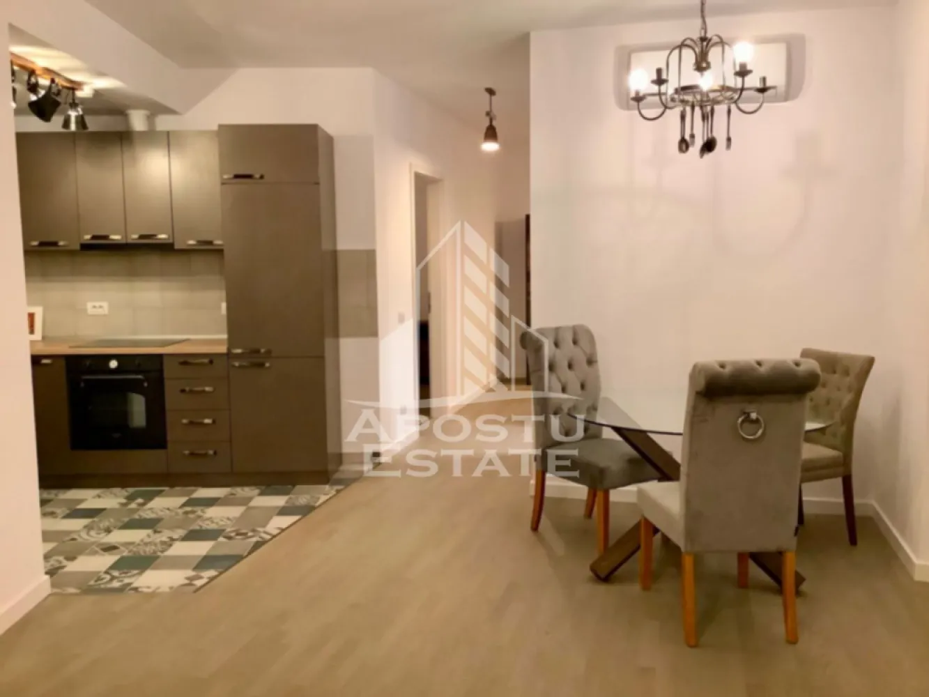 Apartament de vanzare cu 2 camere, Zona Take Ionescu, Timisoara - Agentia imobiliara APOSTU ESTATE va propune spre vanzare un apartament cu 2 camere open space situat la etajul 7 in zona Take Ionescu, Timisoara, judet Timis
Imobilul se intinde pe o suprafata utila de 60 mp si este compartimentat astfel:
- hol de acces
- living cu bucatarie open space
- dormitor
- baie cu cada
- balcon 
Confortul termic se realizeaza prin intermediul centralei pe imobil si al aerului conditionat. Smart home system pentru reglarea temperaturii.

Vecinatati:
- Mega Image
- Prospero
- IPJ Timis
- Piata Badea Cârțan
- Mijloace de transport in comun
- Facultatea de Medicina

Agentia imobiliara Apostu Estate va ofera consultanta bancara gratuita prin intermediul colaboratorilor nostri pentru alegerea celui mai potrivit tip de credit, astfel incat tu sa devi noul proprietar al acestui apartament.
Va asteptam cu drag la o vizionare!
ID INTERN : CP3130435