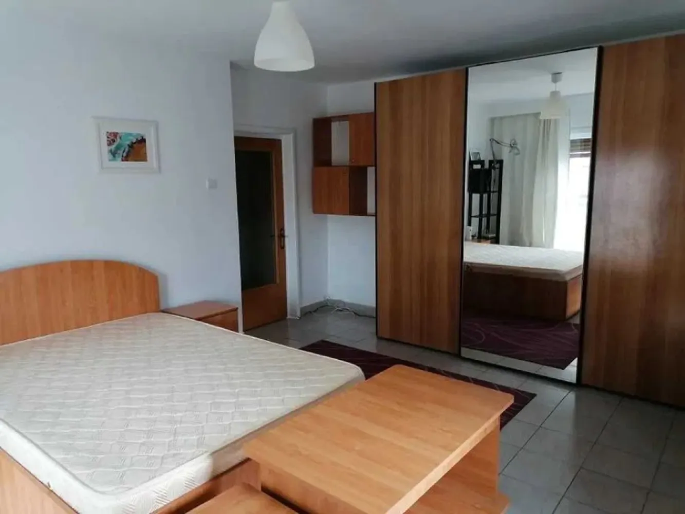 Piata Unirii, Bd. Corneliu Coposu, Piata Sf. Vineri, garsoniera - Direct proprietar inchiriez garsoniera in zona centrala, Bd. Corneliu Coposu - Piata Sf Vineri, la 5 minute de mers pe jos de statia de metrou Piata Unirii.

Garsoniera este amplasata la etajul 5/8, intr-un imobil construit in 1988, este decomandata si are o suprafata de 38 mp.

Mobilata si utilata, dispune de masina de spalat, aer conditionat, boiler electric, televizor, etc. Se inchiriaza pe termen lung si este disponibila imediat.

Pret 430 euro + 1 luna garantie