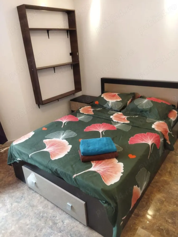BRASADAS închiriază Garsonieră, Centrul Vechi. - Agenția imobiliara BRASADAS închiriază garsoniera situată în Centrul Istoric al Bucureștiului, în imediata apropiere a Muzeului Național de Istorie și a Mănăstirii Stavropoleos.
Condiţiile apartamentului sunt cele din pozele ataşate - se predă aşa cum îl vedeţi. Situat excelent în ceea ce priveşte accesul imediat şi facil la metrou, autobuz, trolleybus, Universitate, Calea Victoriei, Zona de Nord a Bucureştiului etc.