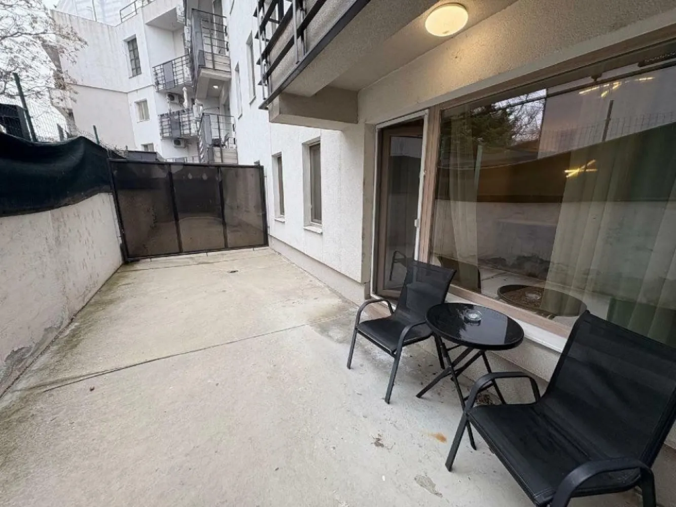 BRASADAS închiriază garsoniera in zona Unirii 2018 balcon. - Agenția imobiliara BRASADAS închiriază garsoniera intr-un imobil nou in apropierea pietei Unirii.
Pretul inchirierii este de 399 Euro + 150 Euro utilitati (apa, curent, gaze, internet)si cheltuieli de administrare. 
Apartamentul este luminos, mobilat complet, cu o bucatarie deschisa si un balcon larg. Imobilul are si o terasa comuna, foarte frumoasa, cu o priveliste uimitoare asupra Bucurestiului.
Apartamentul este pregatit pentru inchiriere imediata. 
Va asteptam cu drag la vizionare!