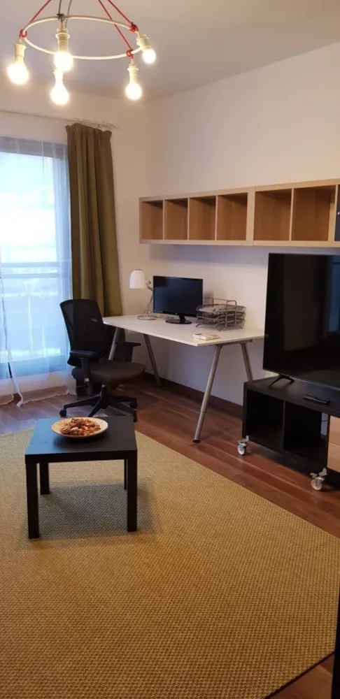 BRASADAS închiriază garsoniera etaj 1 Sp Independenței. - Agenția imobiliara BRASADAS închiriază garsoniera in Bucuresti, str. Splaiul Independentei, bl. 20TH RESIDENCE, supraf.42mp,an construcție 2016,vedere spre sud,et 1.Ofera confort sporit,amplasata într-o zona excelenta conectata la mijloace de transport (metrou Petrache Poenaru :5 min)și alte facilități .
Disponibilitate imediata.