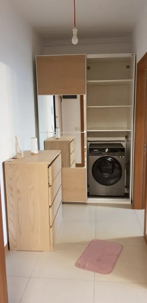 BRASADAS închiriază garsoniera etaj 1 Sp Independenței. - Agenția imobiliara BRASADAS închiriază garsoniera in Bucuresti, str. Splaiul Independentei, bl. 20TH RESIDENCE, supraf.42mp,an construcție 2016,vedere spre sud,et 1.Ofera confort sporit,amplasata într-o zona excelenta conectata la mijloace de transport (metrou Petrache Poenaru :5 min)și alte facilități .
Disponibilitate imediata.