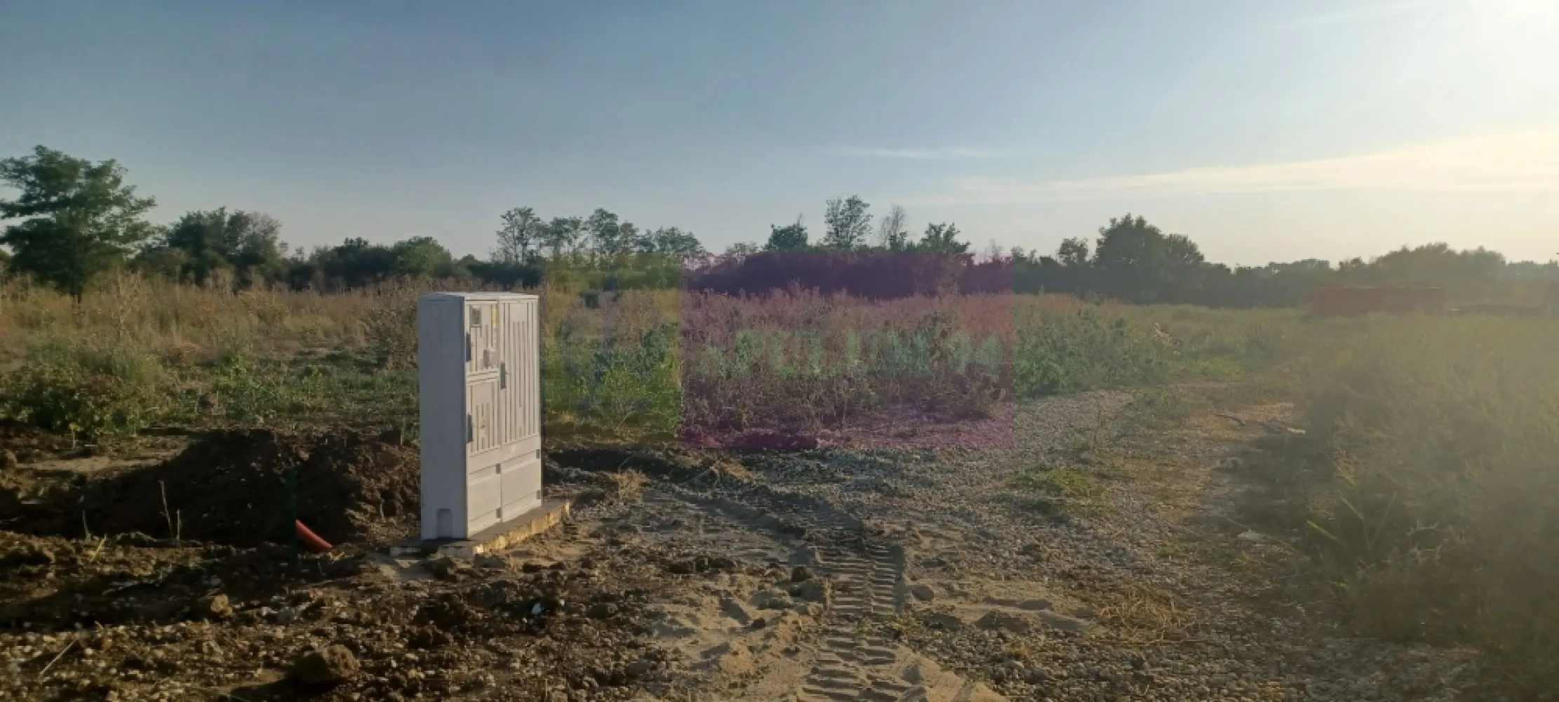 Săbăreni, lot de casă 500 mp, curent lângă teren - Săbăreni, teren intravilan construibil cu suprafata de 500 mp, cu 18 m front stradal. Zona rezidentială, locuințe parter sau p+1E, cu posibilitate racordare la rețeaua de curent electric - lângă teren. Preț lot 500 mp + cotă de drum = 18.500 EUR. Nu se plătește comision sau TVA