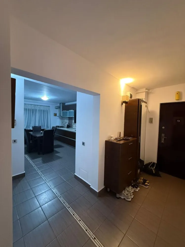 Rahova Str Doina apartament 2 camere mobilate si centrala termica - K Imobiliare propune spre închiriere apartament cu 2 camere decomandat, situat pe Strada Doina, în cartierul Rahova, într-o zonă liniștită, cu acces facil către mijloace de transport, magazine, școli și alte puncte de interes.

Apartamentul este spațios, modern și foarte bine întreținut, fiind complet mobilat și utilat, gata pentru mutare imediată. Locuința beneficiază de centrală termică proprie, oferind confort și costuri reduse la întreținere pe tot parcursul anului.

Dotări și beneficii:
✔ 2 camere decomandate
✔ Living generos și luminos
✔ Bucătărie complet mobilată și utilată, cu zonă de dining
✔ Dormitor confortabil
✔ Baie modernă cu cadă tip jacuzzi
✔ Centrală termică proprie
✔ Mobilier modern și funcțional
✔ Electrocasnice incluse
✔ Finisaje de calitate
✔ Disponibil imediat