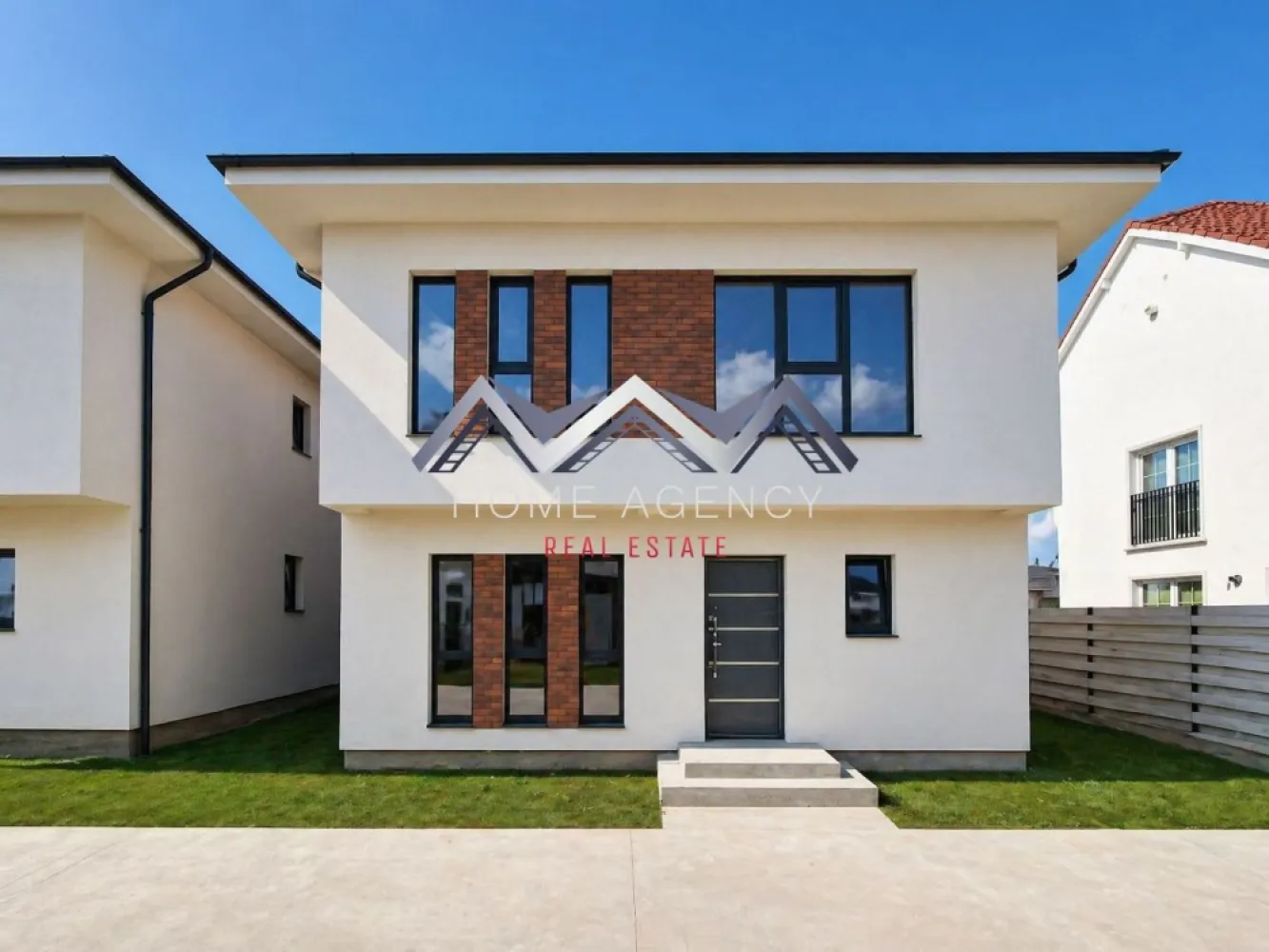 Casă single P+1+Pod în Otopeni - Vă propunem, spre vânzare, o locuință modernă, situată într-una dintre cele mai căutate zone din Otopeni. Proprietatea combină arhitectura contemporană cu o compartimentare eficientă, concepută pentru familii care apreciază calitatea, confortul și intimitatea.

Zona de zi include un living generos și luminos, cu spațiu ideal pentru socializare. Bucătăria open-space, cu posibilitate de închidere, beneficiază de acces direct spre terasă și grădină. Tot la parter se află o cameră versatilă, ce poate fi amenajată pentru un birou sau dormitor de oaspeți, precum și un grup sanitar.

Etajul este destinat odihnei. Dormitorul matrimonial, cu baie proprie și dressing, este însoțit de două dormitoare spațioase, deservite de o baie secundară modernă. De la acest nivel se face accesul spre pod, amenajat pentru depozitare, oferind soluții practice pentru organizarea locuinței.

Dotări și facilități:
- Finisaje premium
- Centrală proprie, încălzire prin pardoseală
- Racordare completă la utilitățile publice: apă, canalizare, gaz și electricitate
- Acces rapid spre școli, grădinițe, centre comerciale, magazine, restaurante, precum și conexiuni rapide spre București și Aeroportul Internațional Henri Coandă.

Această proprietate oferă un echilibru ideal între liniștea unei zone rezidențiale și accesul facil la principalele zone de interes urban.

Pentru mai multe detalii sau pentru programarea unei vizionări, vă rugăm să ne contactați la numărul de telefon din anunț.