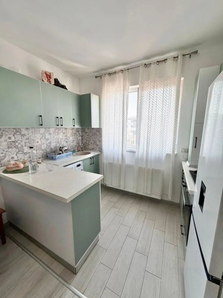 Apartament 2 camere mobilat Militari Residence - **COMISION 0%**

Vă prezentăm un apartament cu 2 camere, situat în cartierul Militari Residence, pe strada Tineretului nr. 35 bis, într-o zonă accesibilă și bine dezvoltată.

Locuința este amplasată la etajul 4 din 7, oferind un echilibru ideal între confort și accesibilitate. Compartimentarea este practică, fiind potrivită atât pentru un cuplu, cât și pentru investiție.

Detalii proprietate:

* Apartament cu 2 camere
* Etaj 4 din 7
* Locație: strada Tineretului nr. 35 bis
* Compartimentare eficientă

Avantaje:

* Amplasare într-o zonă cu acces rapid la magazine, supermarketuri și alte facilități
* Apropiere de mijloacele de transport în comun
* Zonă în continuă dezvoltare, cu potențial bun pentru investiție

Apartamentul reprezintă o alegere practică pentru cei care caută o locuință bine poziționată, într-un cartier cu acces facil la toate punctele de interes.

Pentru mai multe detalii sau programarea unei vizionări, vă stăm la dispoziție.