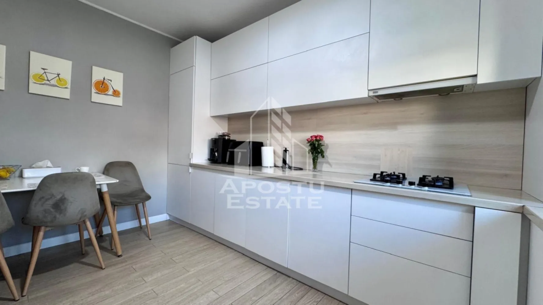 Casa curte proprie , 4 camere , Dumbravita , Timisoara judet Timis - Agentia Imobiliara APOSTU ESTATE va ofera spre vanzare o casa cu 4 camere in Dumbravita , Timisoara , judet Timis.
Compartimentare:
- 3 dormitoare
-1 living
-1 bucatarie
-2 bai
-1 dressing
-terasa si curte proprie
La parter, proprietatea dispune de un living foarte luminos si spatios, amenajat pentru a oferi confort si un ambient placut intregii familii. 
Din living exista acces direct catre terasa si curtea proprie, ideale pentru relaxare si petrecerea timpului in aer liber.
Bucataria este inchisa, separata prin usa, fiind complet mobilata si utilata, oferind suficient spatiu pentru pregatirea si servirea mesei in conditii de confort.
Tot la parter se afla un hol de acces si o baie dotata cu dus si geam, care beneficiaza de lumina naturala si ventilatie eficienta.
La etaj gasim un hol generos din care se face accesul catre toate incaperile. 
Zona de noapte este compusa din trei dormitoare, dintre care un dormitor matrimonial si inca doua dormitoare luminoase, potrivite pentru copii, oaspeti sau birou.
Pe acelasi nivel se afla si un dressing practic, care ofera spatiu suplimentar pentru depozitare, precum si o a doua baie dotata cu dus, deservind confortabil intreaga familie.
Casa se remarca prin compartimentarea bine gandita, spatiile luminoase si accesul direct catre terasa si curtea proprie, fiind o alegere excelenta pentru cei care isi doresc o locuinta confortabila si functionala.
Proprietatea este amplasata intr-o zona rezidentiala apreciata din Dumbravita, cu acces rapid catre Timisoara si principalele puncte de interes din zona.
Puncte de interes in apropiere:
 • Lidl, Kaufland, Auchan, IKEA
 • Galaxy Shopping Dumbravita
 • Statii transport in comun: Ferventia II, Bucuresti, N. Balcescu, Ion Creanga
 • Linii de transport: M45, M14, M49, E1, E2
 • Gradinite si scoli in zona
 • Farmacii, restaurante si cafenele
 • Acces rapid catre Calea Aradului si Timisoara

Va asteptam cu drag la o vizionare

ID INTERN: CP3129763