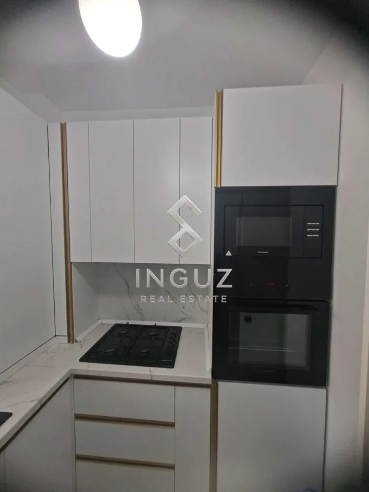 APARTAMENT 2 CAMERE DE ÎNCHIRIAT – CITY NORD TUNARI - APARTAMENT 2 CAMERE DE ÎNCHIRIAT – CITY NORD TUNARI

⬇️ العربية بالأسفل ⬇️

Disponibil imediat!

Vă prezentăm un apartament modern cu 2 camere, situat în complexul rezidențial City Nord Tunari, una dintre cele mai apreciate zone rezidențiale din nordul Bucureștiului.

Detalii proprietate:
• 2 camere
• Suprafață utilă: 56 mp
• Compartimentare semidecomandată
• Etaj 1
• Complet mobilat și utilat
• Mobilier Mobexpert
• 2 balcoane (față și spate)
• Disponibil pentru mutare imediată

Avantaje:
• Complex rezidențial modern și liniștit
• Acces rapid către Pipera, Aviației, Barbu Văcărescu și Aeroportul Otopeni
• Aproape de centre comerciale, școli, grădinițe și zone de interes
• Comunitate rezidențială modernă și bine întreținută

Chirie: 600 Euro/lună

Comision agenție: 50% din valoarea primei luni de chirie + TVA.

━━━━━━━━━━━━━━━━━━━━

شقة غرفتين للإيجار – City Nord Tunari

متوفرة للسكن فوراً.

شقة حديثة تقع داخل مجمع City Nord السكني في منطقة توناري شمال بوخارست، مناسبة للأفراد أو الأزواج الباحثين عن الهدوء والقرب من مناطق الأعمال في شمال المدينة.

مواصفات الشقة:
• غرفتان
• مساحة 56 متر مربع
• تقسيم شبه منفصل
• الطابق الأول
• مفروشة ومجهزة بالكامل
• أثاث Mobexpert
• شرفتان (أمام وخلف)
• جاهزة للسكن مباشرة

مميزات الموقع:
• مجمع سكني حديث وهادئ
• وصول سريع إلى Pipera وAviatiei ومطار أوتوبيني
• قريب من المراكز التجارية والمدارس والخدمات
• بيئة سكنية مريحة وآمنة

الإيجار: 600 يورو شهرياً

عمولة المكتب: 50٪ من قيمة أول شهر إيجار + الضريبة
للمزيد من المعلومات أو حجز موعد للمعاينة:

Inguz Real Estate
📱 +40 774 017 567
📱 +40 724 922 092
✉️ info.inguzrealestate.com