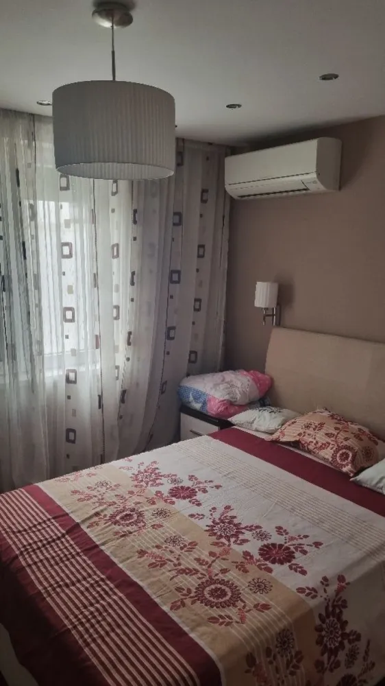 BRASADAS vinde ap 2 cam etaj 3 in centrul vechi! - Agenția imobiliara BRASADAS vinde apartament cu 2 camere in centrul vechi, utilat si mobilat complet, cu încălzire în pardoseala, aer condiționat în ambele camere, masina de spălat vase, frigider, aparat de cafea, cuptor electric, cuptor microunde, plita electrica, mașină de spălat rufe, TV, sistem audio, parcare privată automatizata si supravegheată in interiorul curții blocului.
Www.brasadas.com.