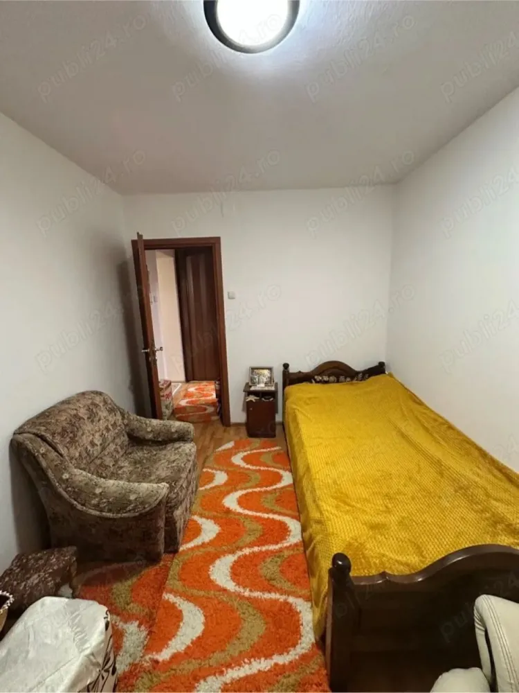BRASADAS vinde ap 2 cam cu balcon etaj 2/3 Botizului. - Agenția imobiliara BRASADAS vinde apartament cu 2 camere, 42mp, situat la etajul 2/3 în Satu Mare, strada Botizului. 
Apartamentul este compus din 2 camere, baie, bucătărie, hol și balcon. 
Apartamentul are centrală proprie.
Www.brasadas.com.