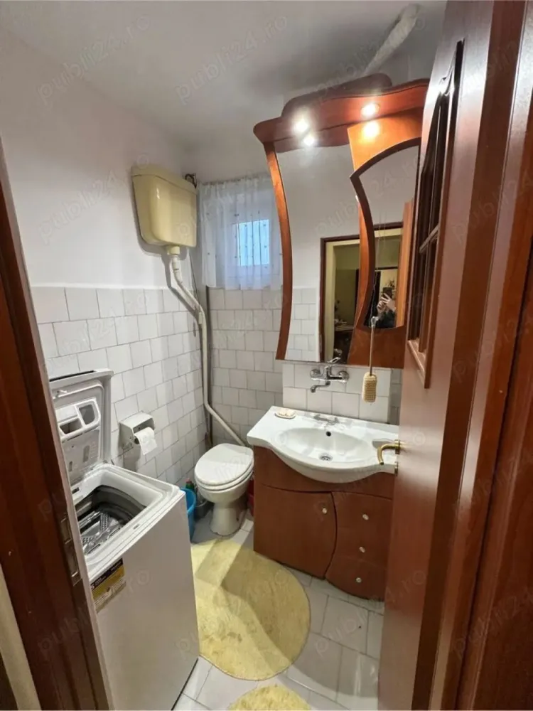BRASADAS vinde ap 2 cam cu balcon etaj 2/3 Botizului. - Agenția imobiliara BRASADAS vinde apartament cu 2 camere, 42mp, situat la etajul 2/3 în Satu Mare, strada Botizului. 
Apartamentul este compus din 2 camere, baie, bucătărie, hol și balcon. 
Apartamentul are centrală proprie.
Www.brasadas.com.