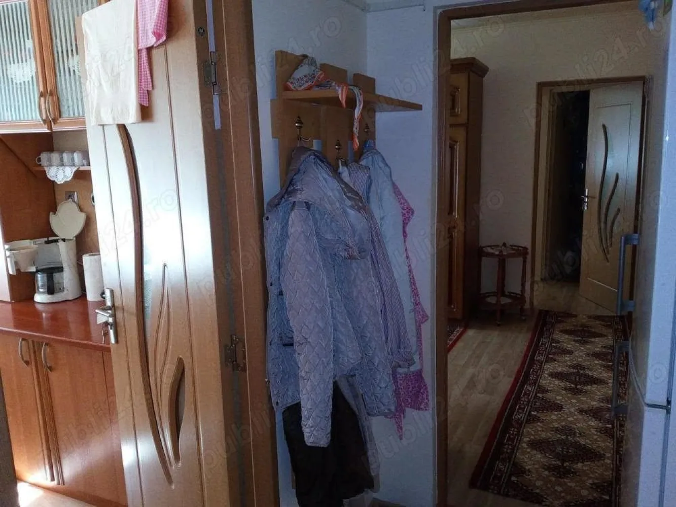 BRASADAS vinde ap 2 cam la PARTER zona Spitalul Judetean. - Agenția imobiliara BRASADAS vinde apartament cu 2 camere din caramida, situat la parter intr-un bloc cu 10 etaje, vis-a-vis cu biserica reformata, si statie de autobus.

Este intr-o strada si zona foarte buna, unde se gaseste spitalul nou si piata Somes doar 300m,Lidl 500m, pe loc mai este cresa, gradinita etc.

Apartamentul a fost renovata recent, se vinde NEMOBILAT si neutilitata, este ideal pentru familie, dar si pentru a deschide ex:
-birou
-salon cosmetic
-cabinet medical

Www.brasadas.com.