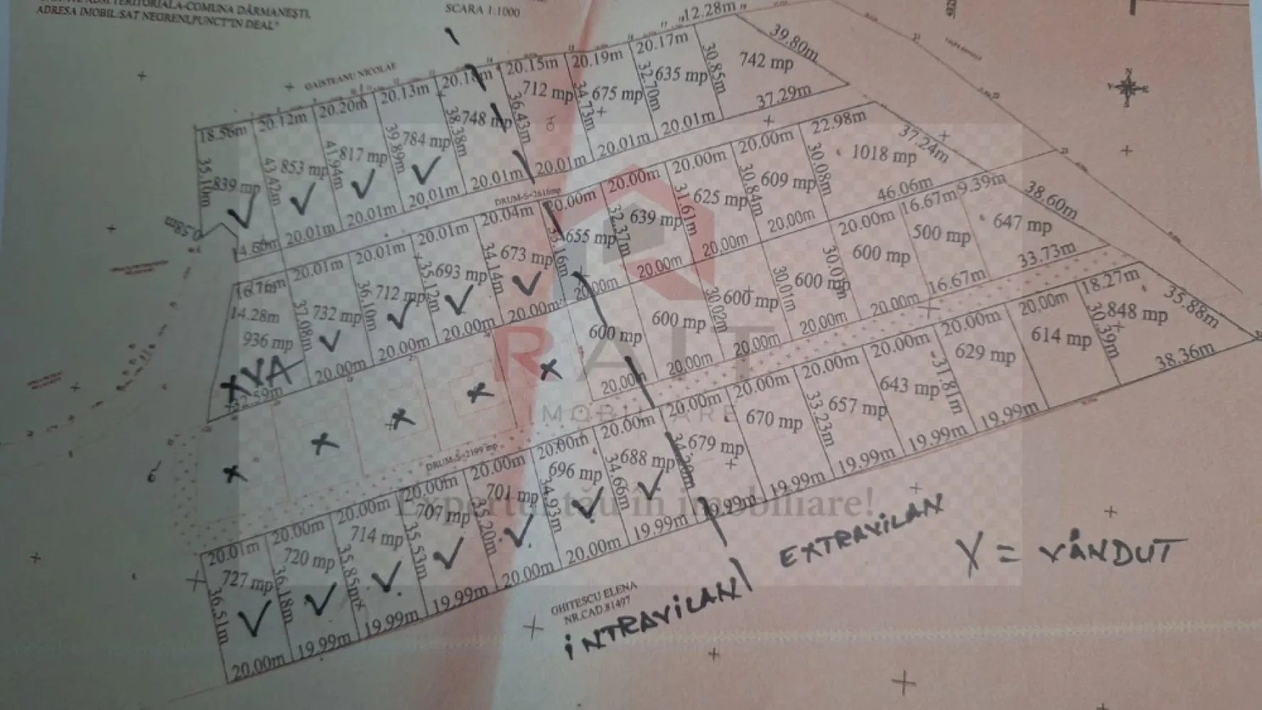 Teren Intravilan Parcelabil - Se vinde 20 parcele teren intre 600 si 800 mp x 17 euro mp.
Proiect de Dezvoltare Imobiliară: Divizarea terenului în parcele mai mici pentru construcția de case de vacanță sau vile cu vedere panoramică către munte, creând astfel o comunitate rezidențială exclusivistă.