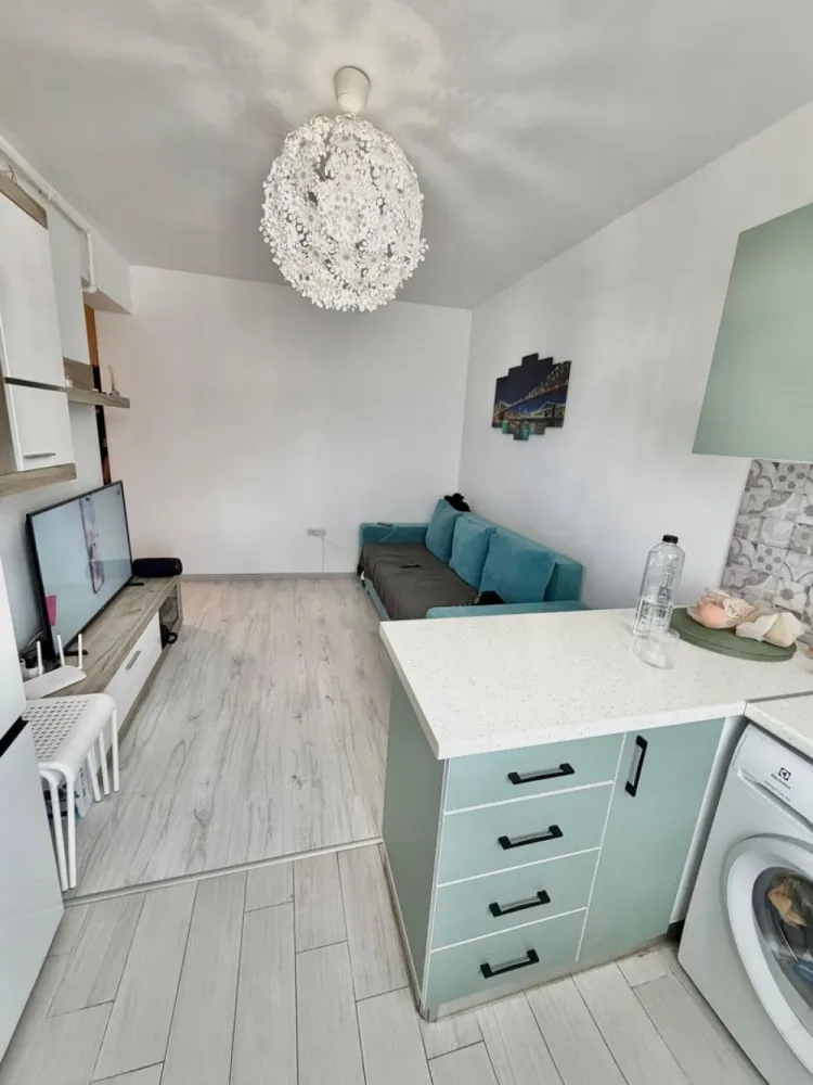 Apartament 2 camere mobilat Militari Residence - **COMISION 0%**

Vă prezentăm un apartament cu 2 camere, situat în cartierul Militari Residence, pe strada Tineretului nr. 35 bis, într-o zonă accesibilă și bine dezvoltată.

Locuința este amplasată la etajul 4 din 7, oferind un echilibru ideal între confort și accesibilitate. Compartimentarea este practică, fiind potrivită atât pentru un cuplu, cât și pentru investiție.

Detalii proprietate:

* Apartament cu 2 camere
* Etaj 4 din 7
* Locație: strada Tineretului nr. 35 bis
* Compartimentare eficientă

Avantaje:

* Amplasare într-o zonă cu acces rapid la magazine, supermarketuri și alte facilități
* Apropiere de mijloacele de transport în comun
* Zonă în continuă dezvoltare, cu potențial bun pentru investiție

Apartamentul reprezintă o alegere practică pentru cei care caută o locuință bine poziționată, într-un cartier cu acces facil la toate punctele de interes.

Pentru mai multe detalii sau programarea unei vizionări, vă stăm la dispoziție.