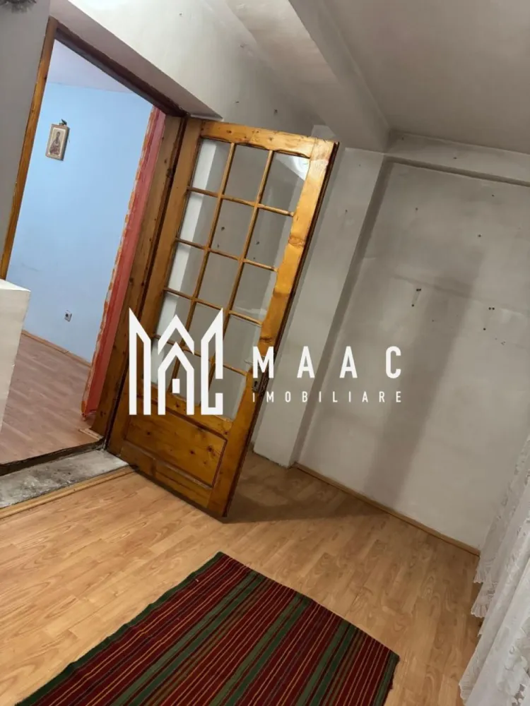 Apartament 2 camere | etaj 3 | Nord | 44 mp | - MAAC Imobiliare vă propune spre vânzare un apartament cu 2 camere, situat pe strada Doctor Hacman, într-o zonă apreciată pentru accesibilitate și proximitatea față de principalele puncte de interes ale orașului. Proprietatea este amplasată la etajul 3 din 4 al unui bloc bine întreținut, oferind un echilibru ideal între confort și funcționalitate.
Caracteristici:
Apartament cu 2 camere
Situat pe strada Doctor Hacman
Etaj 3 din 4
Compartimentare practică
Ideal pentru locuit sau investiție
Bloc bine întreținut
Compartimentare:
Living luminos
Dormitor
Bucătărie
Baie
Hol
Dotări:
Spații bine organizate
Camere luminoase
Posibilitate de personalizare după preferințe
Avantaje:
Poziționare excelentă
Acces rapid către centrul orașului
Aproape de magazine, școli, farmacii și mijloace de transport
Zonă liniștită și bine conectată
Potrivit atât pentru locuință personală, cât și pentru investiție
Această proprietate reprezintă o oportunitate excelentă pentru cei care caută un apartament într-o zonă accesibilă și apreciată din Râmnicu Vâlcea.
Pentru mai multe informații și programarea unei vizionări, echipa MAAC Imobiliare vă stă la dispoziție.ID 3137480