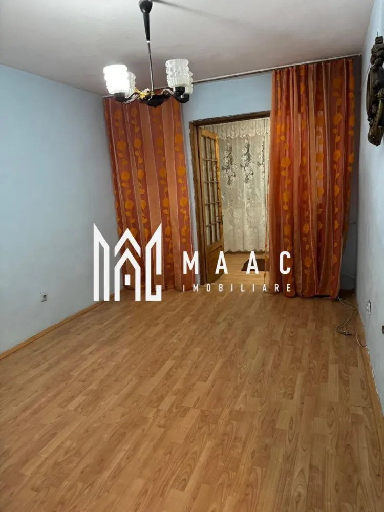 Apartament 2 camere | etaj 3 | Nord | 44 mp | - MAAC Imobiliare vă propune spre vânzare un apartament cu 2 camere, situat pe strada Doctor Hacman, într-o zonă apreciată pentru accesibilitate și proximitatea față de principalele puncte de interes ale orașului. Proprietatea este amplasată la etajul 3 din 4 al unui bloc bine întreținut, oferind un echilibru ideal între confort și funcționalitate.
Caracteristici:
Apartament cu 2 camere
Situat pe strada Doctor Hacman
Etaj 3 din 4
Compartimentare practică
Ideal pentru locuit sau investiție
Bloc bine întreținut
Compartimentare:
Living luminos
Dormitor
Bucătărie
Baie
Hol
Dotări:
Spații bine organizate
Camere luminoase
Posibilitate de personalizare după preferințe
Avantaje:
Poziționare excelentă
Acces rapid către centrul orașului
Aproape de magazine, școli, farmacii și mijloace de transport
Zonă liniștită și bine conectată
Potrivit atât pentru locuință personală, cât și pentru investiție
Această proprietate reprezintă o oportunitate excelentă pentru cei care caută un apartament într-o zonă accesibilă și apreciată din Râmnicu Vâlcea.
Pentru mai multe informații și programarea unei vizionări, echipa MAAC Imobiliare vă stă la dispoziție.ID 3137480