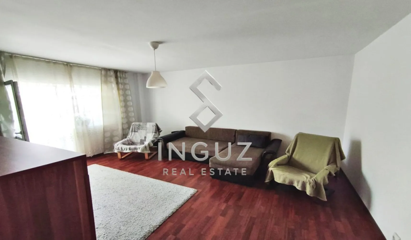 APARTAMENT 2 CAMERE DE ÎNCHIRIAT – NERVA TRAIAN | SECTOR 3 - APARTAMENT 2 CAMERE DE ÎNCHIRIAT – NERVA TRAIAN | SECTOR 3

⬇️ العربية بالأسفل ⬇️

Disponibil imediat!

Vă prezentăm un apartament spațios cu 2 camere, situat pe Strada Dumitru Papazoglu nr. 7, în zona Nerva Traian – una dintre cele mai apreciate locații rezidențiale din Sectorul 3, cu acces rapid către Piața Unirii și centrul Bucureștiului.

Detalii proprietate:
• 2 camere
• Suprafață utilă: 58 mp
• Compartimentare decomandată
• Etaj 4 din 8
• Centrală termică proprie
• Bucătărie separată, complet utilată
• Balcon
• Debara și spații de depozitare
• Lift
• Apartament luminos și bine compartimentat
• Disponibil pentru mutare imediată

Avantaje locație:
• La câteva minute de Piața Unirii
• Acces rapid la metrou și mijloace de transport în comun
• Aproape de supermarketuri, farmacii, restaurante și cafenele
• În apropierea școlilor, grădinițelor și zonelor de recreere
• Conexiuni rapide către principalele centre de business ale orașului

Ideal pentru:
• Cupluri
• Profesioniști
• Expați
• Familii aflate la început de drum

Chirie: 500 Euro/lună

Garanție: 500 Euro

Comision agenție: 50% din valoarea primei luni de chirie + TVA.

━━━━━━━━━━━━━━━━━━━━

شقة غرفتين للإيجار – Nerva Traian | القطاع 3

متوفرة للسكن فوراً.

شقة مميزة تقع في منطقة Nerva Traian الهادئة والمطلوبة، على شارع Dumitru Papazoglu، مع وصول سريع إلى ساحة Unirii ووسط مدينة بوخارست.

مواصفات الشقة:
• غرفتان
• مساحة 58 متر مربع
• تقسيم منفصل
• الطابق الرابع من 8
• تدفئة مركزية خاصة
• مطبخ منفصل ومجهز بالكامل
• شرفة
• مساحة تخزين إضافية
• مصعد
• جاهزة للسكن مباشرة

مميزات الموقع:
• بالقرب من Piața Unirii
• وصول سريع إلى المترو ووسائل النقل
• متاجر ومطاعم وصيدليات على مسافة قصيرة
• مناسبة للأزواج والموظفين والعائلات الصغيرة

الإيجار: 500 يورو شهرياً
التأمين: 500 يورو

عمولة المكتب: 50٪ من قيمة أول شهر إيجار + الضريبة

Inguz Real Estate
📱 +40 774 017 567
📱 +40 724 922 092
✉️ info.inguzrealestate.com