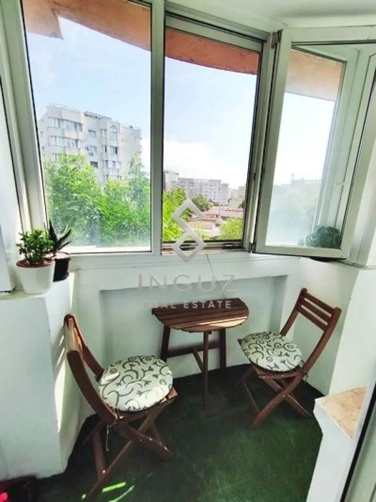 APARTAMENT 2 CAMERE DE ÎNCHIRIAT – NERVA TRAIAN | SECTOR 3 - APARTAMENT 2 CAMERE DE ÎNCHIRIAT – NERVA TRAIAN | SECTOR 3

⬇️ العربية بالأسفل ⬇️

Disponibil imediat!

Vă prezentăm un apartament spațios cu 2 camere, situat pe Strada Dumitru Papazoglu nr. 7, în zona Nerva Traian – una dintre cele mai apreciate locații rezidențiale din Sectorul 3, cu acces rapid către Piața Unirii și centrul Bucureștiului.

Detalii proprietate:
• 2 camere
• Suprafață utilă: 58 mp
• Compartimentare decomandată
• Etaj 4 din 8
• Centrală termică proprie
• Bucătărie separată, complet utilată
• Balcon
• Debara și spații de depozitare
• Lift
• Apartament luminos și bine compartimentat
• Disponibil pentru mutare imediată

Avantaje locație:
• La câteva minute de Piața Unirii
• Acces rapid la metrou și mijloace de transport în comun
• Aproape de supermarketuri, farmacii, restaurante și cafenele
• În apropierea școlilor, grădinițelor și zonelor de recreere
• Conexiuni rapide către principalele centre de business ale orașului

Ideal pentru:
• Cupluri
• Profesioniști
• Expați
• Familii aflate la început de drum

Chirie: 500 Euro/lună

Garanție: 500 Euro

Comision agenție: 50% din valoarea primei luni de chirie + TVA.

━━━━━━━━━━━━━━━━━━━━

شقة غرفتين للإيجار – Nerva Traian | القطاع 3

متوفرة للسكن فوراً.

شقة مميزة تقع في منطقة Nerva Traian الهادئة والمطلوبة، على شارع Dumitru Papazoglu، مع وصول سريع إلى ساحة Unirii ووسط مدينة بوخارست.

مواصفات الشقة:
• غرفتان
• مساحة 58 متر مربع
• تقسيم منفصل
• الطابق الرابع من 8
• تدفئة مركزية خاصة
• مطبخ منفصل ومجهز بالكامل
• شرفة
• مساحة تخزين إضافية
• مصعد
• جاهزة للسكن مباشرة

مميزات الموقع:
• بالقرب من Piața Unirii
• وصول سريع إلى المترو ووسائل النقل
• متاجر ومطاعم وصيدليات على مسافة قصيرة
• مناسبة للأزواج والموظفين والعائلات الصغيرة

الإيجار: 500 يورو شهرياً
التأمين: 500 يورو

عمولة المكتب: 50٪ من قيمة أول شهر إيجار + الضريبة

Inguz Real Estate
📱 +40 774 017 567
📱 +40 724 922 092
✉️ info.inguzrealestate.com