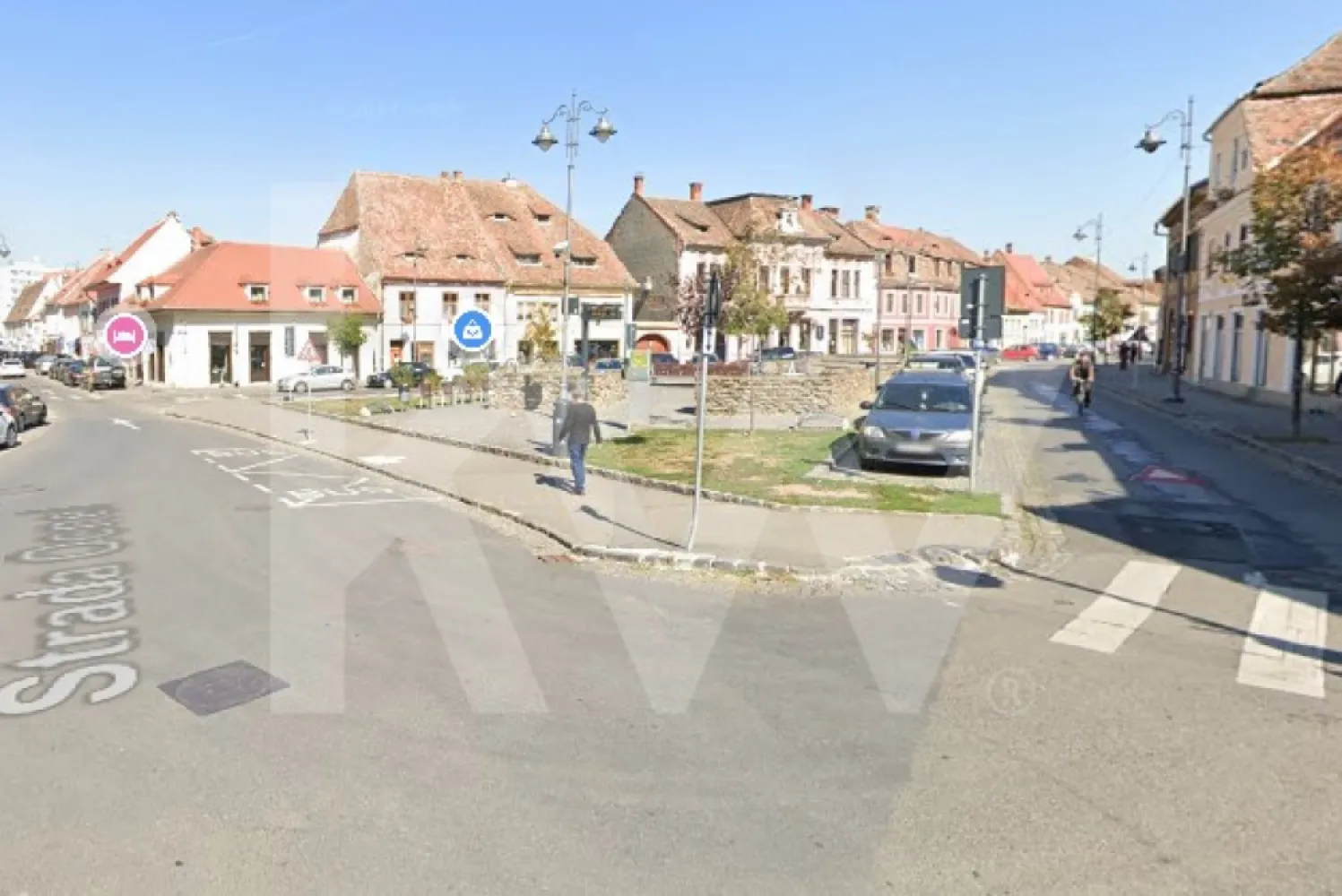 Spatiu comercial stradal 136mp Central Istoric Sibiu preluare chirias - Spatiu Comercial Stradal de Vanzare – Centrul Istoric, Sibiu

Spatiile comerciale din Centrul Istoric apar rar pe piata. Acesta este unul dintre ele – cu pozitie centrala, front stradal de 12 m si suprafata generoasa de 136 mp, recent renovat si pregatit pentru o noua destinatie.
Detalii principale:
Suprafata utila: 136 mp (suprafata construita: 150 mp).
Compartimentare: 6 incaperi + 2 bai, partial compartimentat, adaptabil in functie de activitate.
Front stradal 12 m si vitrina 10 m – expunere excelenta intr-o zona cu trafic intens.
An constructie: 1953 | An renovare: 2024 – cladire solida pe structura de caramida, modernizata complet.
Regim de inaltime: S + P + 1 + M – potential extins si functionalitate variata.
Dotari: curent trifazic, centrala proprie, aer conditionat, fibra optica, ferestre PVC/termopan, finisaje moderne.
Avantaje:
Pozitie premium in Centrul Istoric Sibiu, zona de maxim interes turistic si comercial.
Cladire cu prestanta istorica, dar renovata complet pentru cerintele actuale.
Flexibilitate maxima – pretabil pentru clinica, birouri, showroom, magazin, sediu reprezentativ sau alimentatie publica.
Vizibilitate ridicata si acces direct din strada.
Spatiile comerciale din centrul Sibiului sunt rare. Cele renovate complet, cu expunere si suprafata mare, sunt si mai putine. Acesta este momentul sa preiei un spatiu care poate deveni baza unei afaceri solide, intr-o locatie unde cererea este constanta.

Contacteaza-ne acum pentru detalii si vizionare.