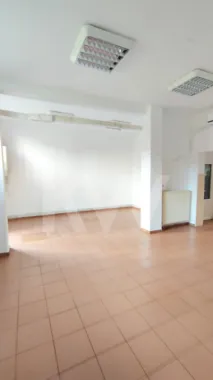 SPATIU COMERCIAL DE INCHIRIAT VALEA AURIE 102 mp