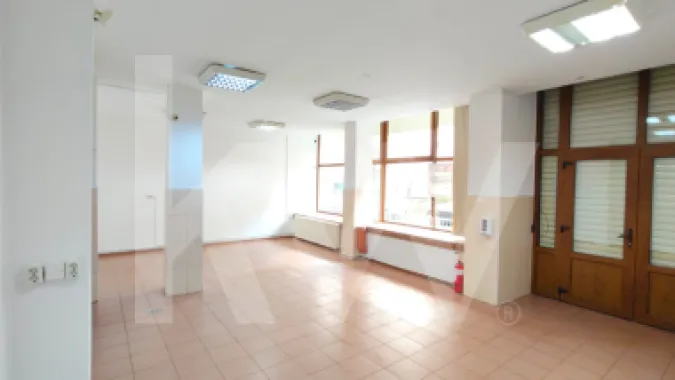 SPATIU COMERCIAL DE INCHIRIAT VALEA AURIE 102 mp