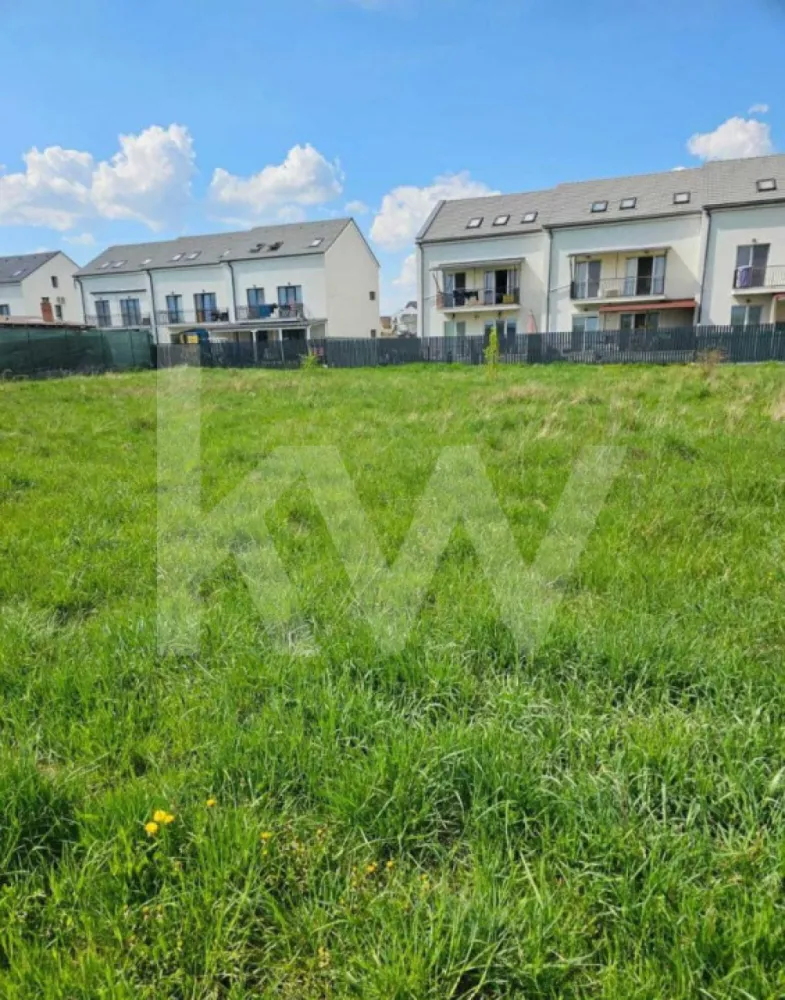 Teren Intravilan pentru CASA Arhitectilor 595mp ideal construire P+1+M - Teren intravilan de vanzare in Arhitectilor cu o suprafata de 595 mp,  aflat intr-o zona in plina dezvoltare imobiliara, cu priveliste deosebita catre munti, avand un potential deosebit pentru investitie sau constructie casa individuala.

Avantaje :
- Cartier rezidential de case
- Zona in plina dezvoltare
-Utilitati in zona (apa, curent, gaz, canalizare...)
Terenul are PUZ aprobat, cu deschidere de 17,5mp la strada. 

In zona sunt mijloace de transport in comun, farmacii, spatii verzi, scoli, supermarketuri..

 Va stau la dispozitie pentru orice detaliu sau vizionare!

