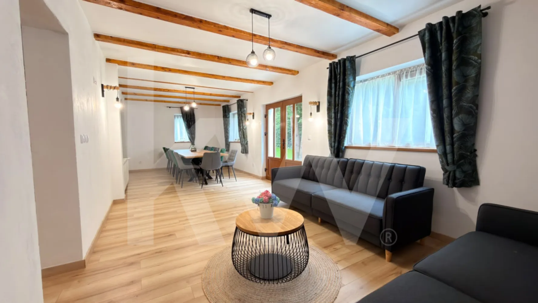 Vila de poveste din Valea Avrigului de vanzare -  Cabana de pe Valea Avrigului – locul unde liniștea are adresă

În Valea Avrigului, acolo unde aerul este mai curat, timpul curge mai încet și natura îți bate discret la fereastră, te așteaptă o proprietate creată pentru relaxare, familie și momente care rămân în suflet.

Cu 262 mp utili, 7 camere și 7 băi, vila oferă confort generos atât pentru o reședință de vacanță, cât și pentru o investiție turistică.

Cele două terase deschid priveliști superbe către verdele muntelui, iar filigoria de 60 mp este locul perfect pentru cafeaua de dimineață, mese în aer liber sau seri liniștite cu prietenii.

Terenul de 900 mp completează frumos proprietatea și oferă spațiu pentru grădină, zonă de relaxare, loc de joacă sau alte idei care pot transforma acest loc într-o adevărată destinație.

Aici nu vii doar să locuiești.
Vii să respiri, să te oprești puțin și să îți amintești cât de frumos poate fi simplul.

Valea Avrigului – natură, liniște și poveste.

Pentru detalii și vizionare, mă poți contacta cu încredere.