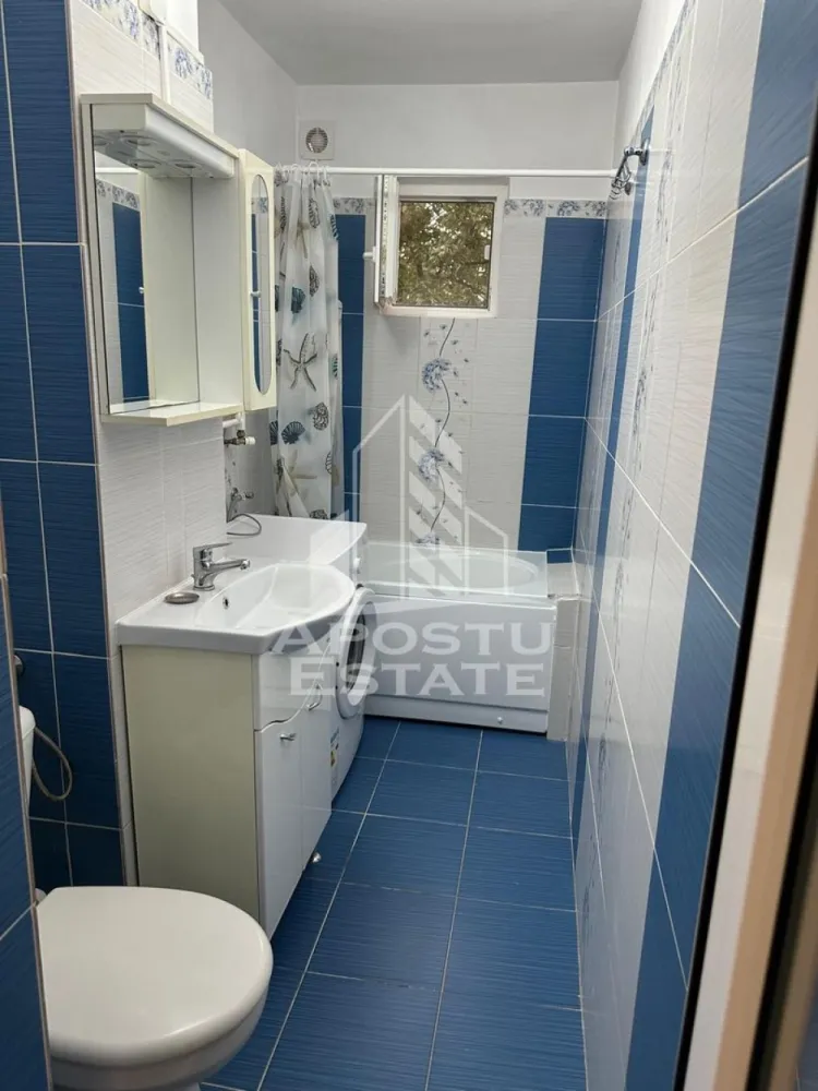 Apartament cu 2 camere de inchiriat, zona Dacia, Timisoara - Agentia imobiliara APOSTU ESTATE va propune spre inchiriere un apartament cu 2 camere spatios si luminos, situat in zona Dacia, o zona linistita si bine pozitionata din Timisoara, potrivit pentru cupluri sau studenti care isi doresc o locuinta unde sa se simta confortabil si cu acces facil catre scoli, facultati, statii de autobuz si magazine.

Suprafata utila: 41 mp
Compartimentare eficienta:
- Hol de acces
- Bucatarie inchisa, complet mobilata si utilata, cu loc de luat masa
- Baie prevazuta cu cada si geam pentru aerisire naturala
-Dormitor cu pat matrimonial
- Balcon inchis

Confort si facilitati:
- Centrala proprie
- Aer conditionat
- Pet friendly (pisica)
- Apartamentul este complet mobilat si utilat de catre proprietar

Localizare: zona Dacia, in apropiere de Iulius Mall, scoala generala nr.18, Kaufland, mijloace de transport in comun

Ideal pentru:
- Cupluri
- Studenti
- Familii

Pret chirie: 400€
Programeaza o vizionare pentru a-ti putea imagina viitorul aici!
ID intern: CP2439739
