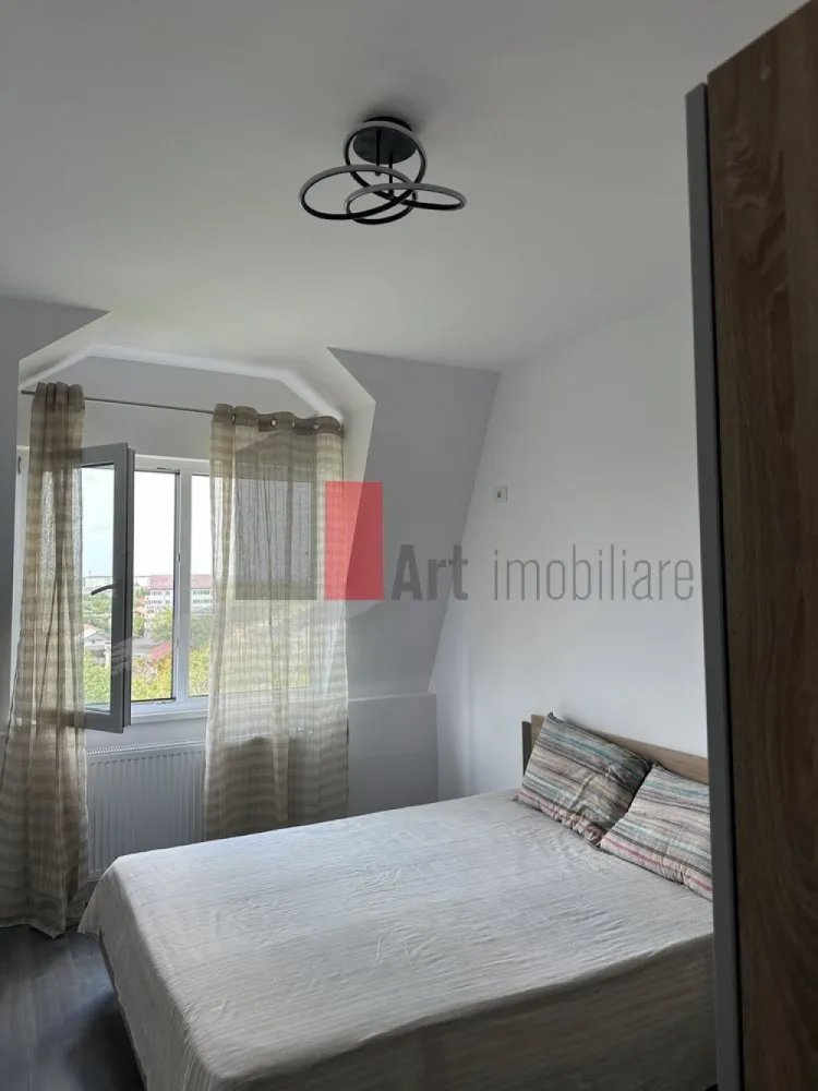 Apartament 2 camere de închiriat – Militari, București -Metrou la 7 minute - Oferim spre închiriere apartament modern cu 2 camere, situat în zona Militari, într-un bloc construit în 2021, la doar 7 minute de mers pe jos de stația de metrou.
Apartamentul are o suprafață utilă de 58 mp, este situat la etajul 6 și beneficiază de compartimentare practică, spații generoase și multă lumină naturală. Este ideal pentru un cuplu, o familie tânără sau persoane care își doresc confort și acces rapid către toate punctele de interes ale orașului.
Dotări și avantaje:
Suprafață utilă: 58 mp
2 camere
Etaj 6
Bloc nou, construit în 2021
Centrală termică proprie si 2 aparate de aer conditionat
Bucătărie complet utilată
Finisaje moderne
Acces rapid la metrou și mijloace de transport
În apropiere de magazine, supermarketuri, farmacii și centre comerciale
Preț: 550 €/lună
Liber de la 26 iunie