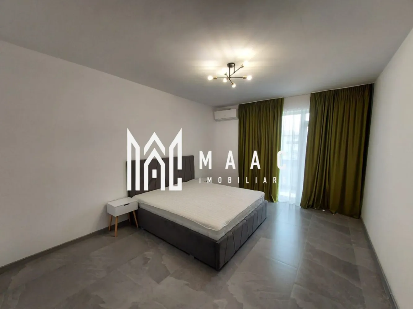 Apartament 2 camere decomandat | Șelimbăr | 66 mp, grădină, parcare - Apartament cu 2 camere decomandat, situat în Șelimbăr, cu 66 mp utili, balcon și grădină de 30 mp, disponibil la prima închiriere. Locuința este finisată modern, complet mobilată și utilată, potrivită pentru mutare imediată.

Detalii proprietate:
• Suprafață utilă: 66 mp
• Suprafață construită: 74,4 mp
• Compartimentare: living, dormitor, bucătărie, baie, hol, balcon
• Etaj 1 din 2
• Apartament decomandat, confort 1
• Finisaje moderne, construcție finalizată
• Se predă complet mobilat și utilat
• Dotări: mașină de spălat rufe și mașină de spălat vase
• Balcon și grădină de aproximativ 30 mp
• Loc de parcare inclus
• 1 baie, 1 bucătărie

Proprietatea este amplasată pe Strada Pictor Nicolae Brana, în Șelimbăr, și oferă un spațiu bine organizat pentru locuire confortabilă. Prima închiriere și disponibilitatea imediată o recomandă pentru cei care caută un apartament pregătit pentru mutare.

Cod anunț CP3131923. Contactați-ne pentru detalii suplimentare și pentru programarea unei vizionări.

Conținut optimizat cu AI, aprobat de agent uman.