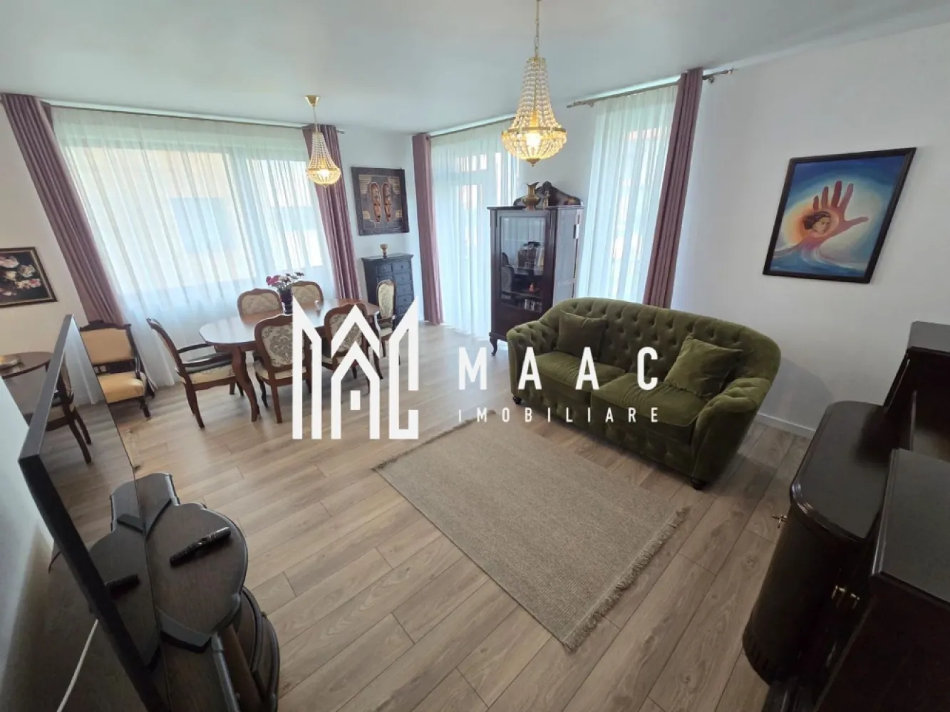 Apartament 3 camere 84 mpu 2 bai 2 balcoane Selimbar Lidl - Vă propunem spre vânzare un apartament modern și elegant amenajat, situat în Șelimbăr, zona Lidl situat la parter foarte bine compartimentat.

Locuința beneficiază de o suprafață utilă generoasă de 83 mp, compartimentată eficient pentru a oferi confort și funcționalitate unei familii moderne.

Apartamentul dispune de 3 camere decomandate, 2 băi, 2 balcoane și o cămară practică pentru depozitare, fiind vândut complet mobilat și utilat, exact ca în fotografii. 

Compartimentare:

Living spațios și luminos cu iesire pe balcon
Bucătărie complet mobilată și utilată si iesire pe balcon
2 dormitoare confortabile
2 băi
2 balcoane
Cămară
Hol generos

Dotări și beneficii:
✔ Încălzire în pardoseală pentru un confort termic superior
✔ Jaluzele electrice la toate ferestrele
✔ Compartimentare decomandată
✔ Complet mobilat și utilat
✔ Două băi
✔ Două balcoane
✔ Cămară pentru depozitare suplimentară
✔ Loc de parcare inclus în preț
✔ Apartament Ready to Move – disponibil pentru mutare imediată
✔ Zonă apreciată si linistita ,aproape de magazine, școli, grădinițe și mijloace de transport

Datorită finisajelor moderne, spațiului generos și dotărilor premium, această proprietate reprezintă alegerea ideală atât pentru locuire, cât și pentru investiție.