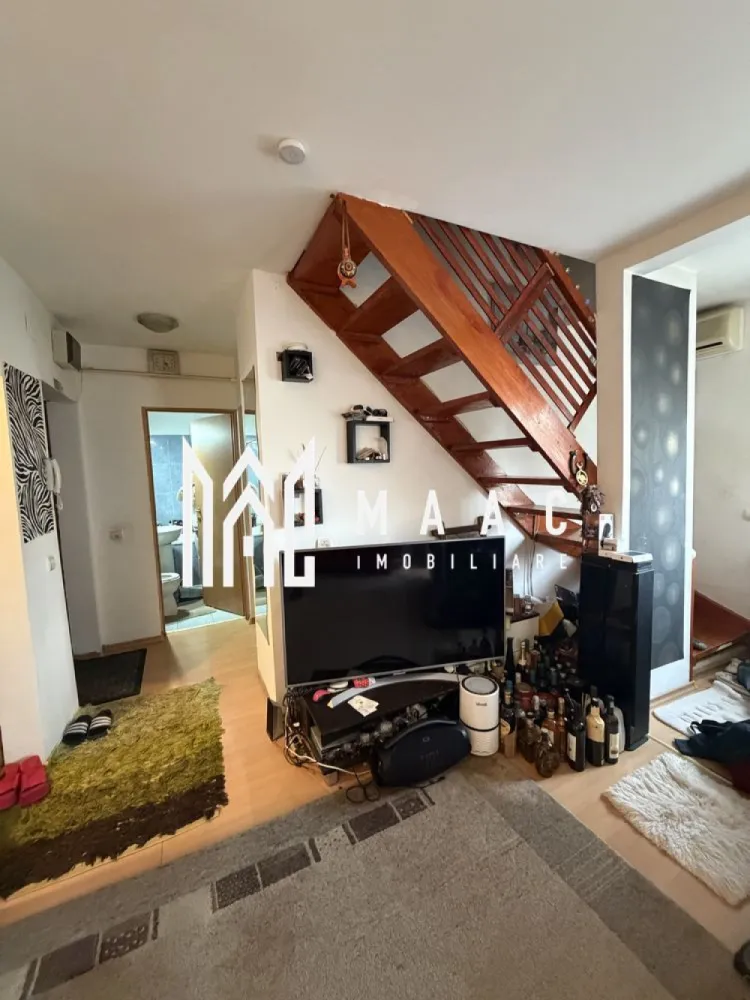 Apartament 3 camere | Ostroveni | 82 mpu | - Ostroveni, una dintre cele mai apreciate zone rezidențiale din Râmnicu Vâlcea. Proprietatea impresionează prin suprafața generoasă, compartimentarea practică și faptul că se vinde complet mobilată și utilată, fiind pregătită pentru mutare imediată.
Caracteristici:
Apartament cu 3 camere
Suprafață: 82 mp
Situat în zona Ostroveni
Complet mobilat și utilat
Ideal pentru familie sau investiție
Compartimentare:
Living generos
2 dormitoare
Bucătărie
Baie
Balcon
2 dressinguri
Hol de acces
Dotări:
Centrală termică proprie
4 televizoare Smart incluse în preț
Mobilier complet
Electrocasnice incluse
Spații de depozitare generoase
Locuință pregătită pentru mutare imediată
Avantaje:
Costuri reduse de întreținere, aproximativ 250 lei/lună în sezonul rece
Zonă liniștită și bine conectată
În apropierea proprietății se află:
Școală
Grădiniță
Clinică medicală
Farmacie
Supermarketuri
Acces rapid către mijloace de transport și principalele puncte de interes ale orașului
Această proprietate reprezintă alegerea ideală pentru cei care caută un apartament spațios, complet echipat și amplasat într-o zonă cu toate facilitățile necesare unui stil de viață confortabil.
Pentru mai multe informații și programarea unei vizionări, echipa MAAC Imobiliare vă stă la dispoziție.CP 3136037