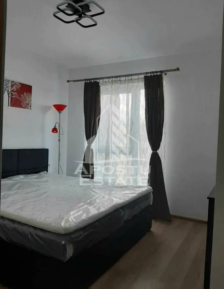 Apartament 3 camere bloc nou Aradului - Apostu Estate va propune spre inchiriere un apartament cu 3 camere in Calea Aradului.

Apartamentul se afla la etajul 4,intr-un imobil nou cu 8 etaje,cu o suprafata de 70 mp.

 

Compartimentare

 

Bucatarie cu living open space

Balcon

Hol

Dormitor 1

Baie

Hol 

Dormitor 2

Baie

 

Vecinatatii

 

Vox

Piata

Statie

Supermarket

Facultatea de agronomie

 

Apartamentul este complet mobilat si utilat,dispune de centrala cu incalzire in pardosealaclima,internet,parcare privata.

Disponibil din 1 August!

Va asteptam cu drag la o vizionare!

 

 

ID intern: 9912.