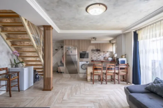 Apartament cu 3 camere, pod amenajat și 2 locuri de parcare