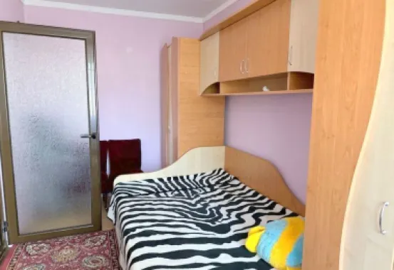 De vanzare apartament cu 3 camere, micro 38, et. 3, 63.000 euro