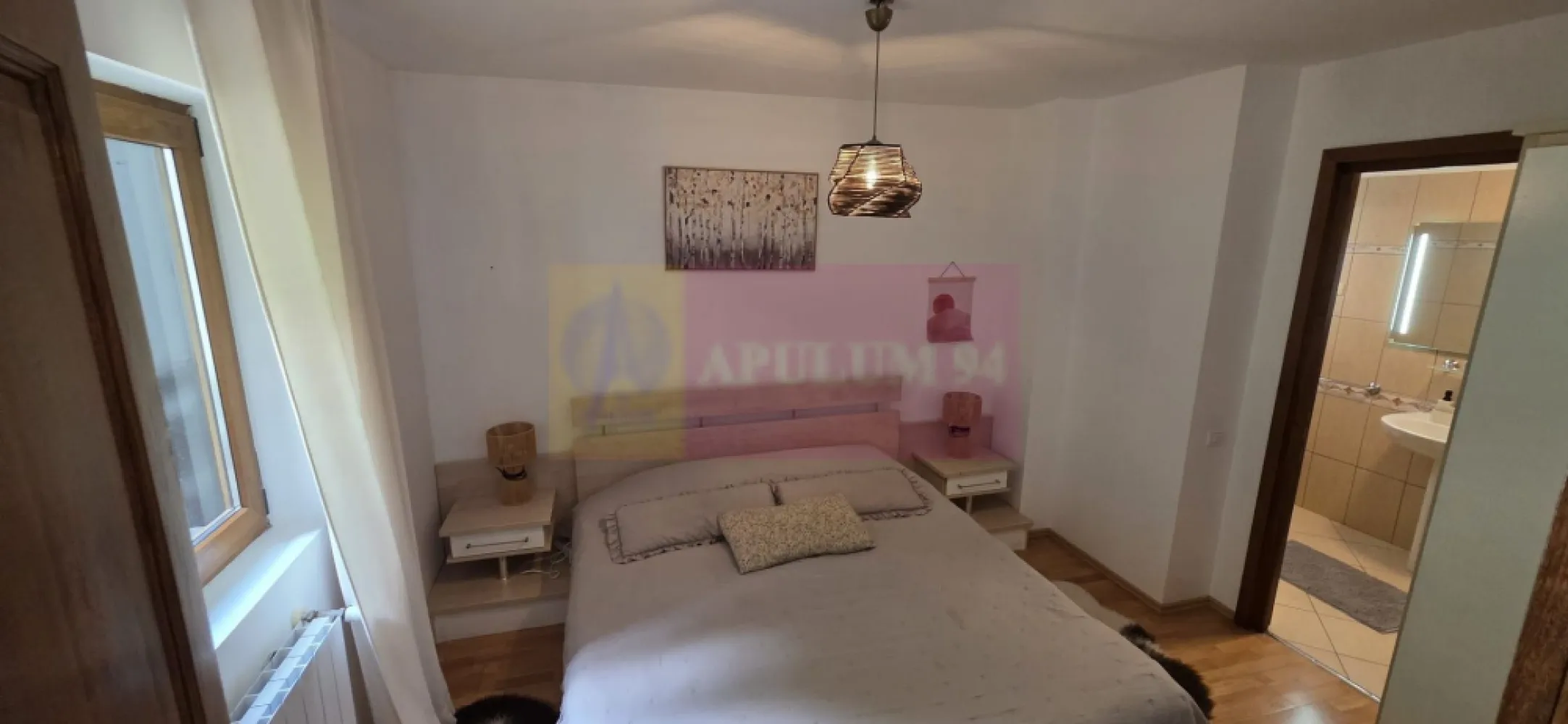 Apartament cu 2 camere de vanzare in Sinaia - Apartament de lux cu 2 camere de vânzare în Sinaia – ideal pentru locuit sau investiție turistică!

Descoperă confortul și eleganța într-un imobil modern finalizat în 2023, situat într-o zonă liniștită din Sinaia, în apropierea renumitului cartier Furnica și cu o superbă vedere către pădure.

Caracteristici principale:
2 camere complet mobilate și utilate
Suprafață utilă: 40 mp
Suprafață construită: 50 mp
Balcon generos de 10 mp, amenajat cu masă și scaune
Etaj 2
Finisaje premium și mobilier de calitate
Încălzire prin centrală proprie a blocului
Sistem de supraveghere video
Acces controlat în imobil
Priveliște către pădure și aer curat de munte

Localizare excelentă, aproape de centrul stațiunii și de principalele atracții turistice.

Oportunitate excelentă pentru investiție! Apartamentul poate fi exploatat imediat în regim hotelier/turistic, având un potențial foarte bun de închiriere pe tot parcursul anului.

Pentru detalii și vizionări Agentia Imobiliara Mervani: 0729 935 536