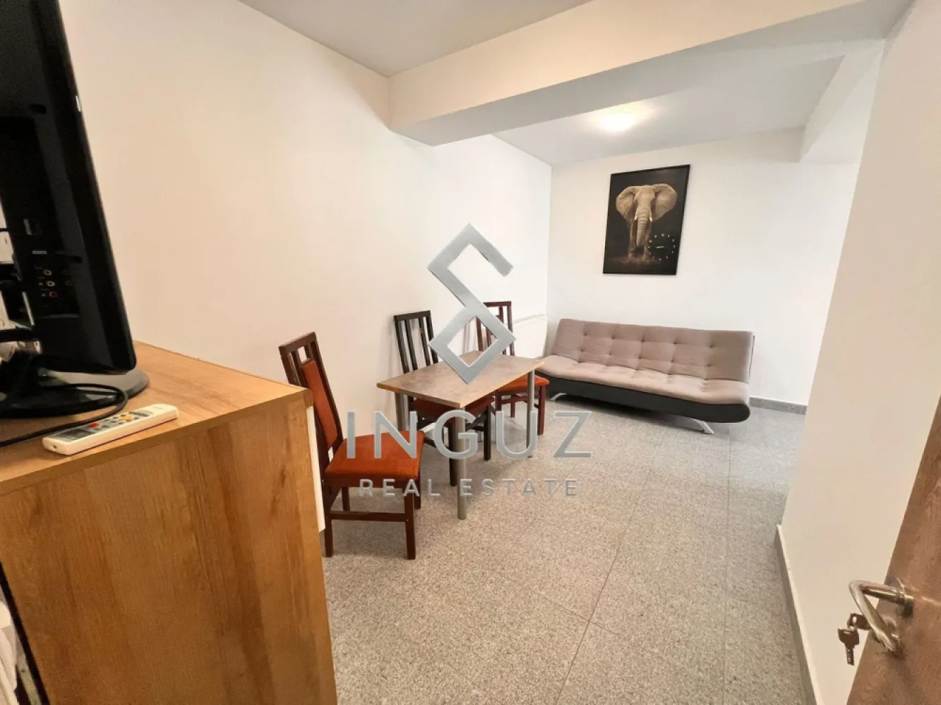 DE ÎNCHIRIAT – APARTAMENT 2 CAMERE – ZONA DOAMNA GHICA - DE ÎNCHIRIAT – APARTAMENT 2 CAMERE – ZONA DOAMNA GHICA

Oferim spre închiriere un apartament cu 2 camere, situat în zona Doamna Ghica, într-un imobil la curte, la etajul 2.

Detalii proprietate:
• Suprafață utilă: 45 mp
• 2 camere
• Mobilat
• Utilități disponibile
• Acces facil către mijloace de transport și puncte de interes din zonă

Condiții de închiriere:
• Chirie: 500 Euro/lună (negociabil)
• Avans: 1 lună

Disponibil imediat.
Comision agenție: 50% din prima lună de chirie.

للإيجار – شقة غرفتين – منطقة دوamna ghica

متوفر للإيجار شقة مكونة من غرفتين، تقع في منطقة دوamna ghica داخل عقار ضمن فناء خاص، في الطابق الثاني.

مواصفات الشقة:
• المساحة: 45 متر مربع
• غرفتان
• مفروشة
• جميع المرافق متوفرة
• موقع جيد مع سهولة الوصول إلى وسائل النقل والخدمات

شروط الإيجار:
• الإيجار الشهري: 500 يورو (قابل للتفاوض)
• تأمين / دفعة مقدمة: شهر واحد

متاحة للإيجار فوراً.
عمولة المكتب: 50% من قيمة إيجار شهر واحد.

Inguz Real Estate

📱 +40 774 017 567
📱 +40 724 922 092
✉️ info@inguzrealestate.com