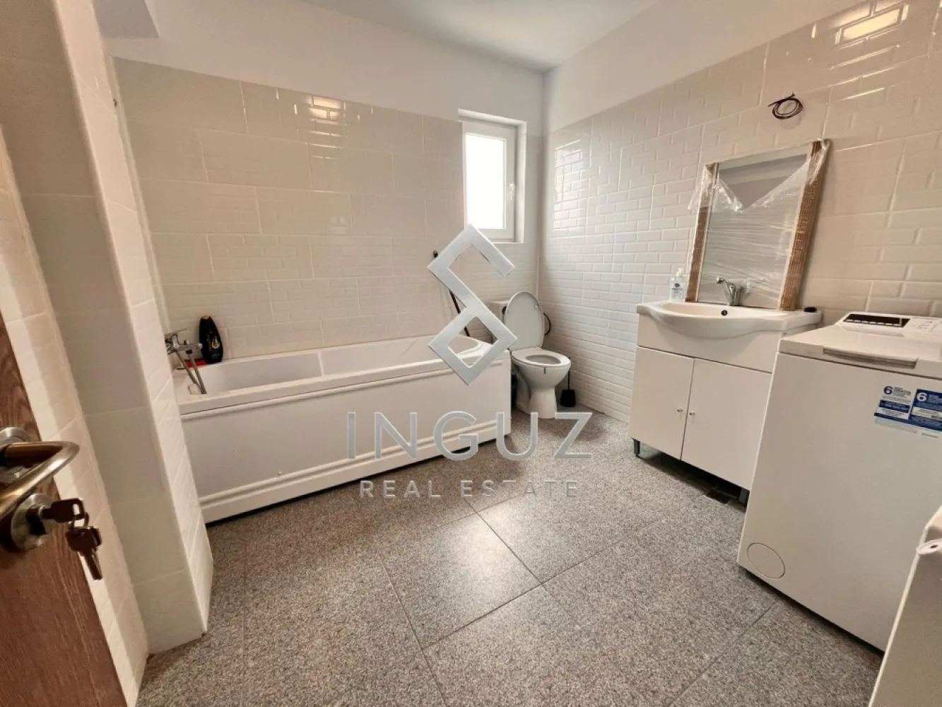 DE ÎNCHIRIAT – APARTAMENT 2 CAMERE – ZONA DOAMNA GHICA - DE ÎNCHIRIAT – APARTAMENT 2 CAMERE – ZONA DOAMNA GHICA

Oferim spre închiriere un apartament cu 2 camere, situat în zona Doamna Ghica, într-un imobil la curte, la etajul 2.

Detalii proprietate:
• Suprafață utilă: 45 mp
• 2 camere
• Mobilat
• Utilități disponibile
• Acces facil către mijloace de transport și puncte de interes din zonă

Condiții de închiriere:
• Chirie: 500 Euro/lună (negociabil)
• Avans: 1 lună

Disponibil imediat.
Comision agenție: 50% din prima lună de chirie.

للإيجار – شقة غرفتين – منطقة دوamna ghica

متوفر للإيجار شقة مكونة من غرفتين، تقع في منطقة دوamna ghica داخل عقار ضمن فناء خاص، في الطابق الثاني.

مواصفات الشقة:
• المساحة: 45 متر مربع
• غرفتان
• مفروشة
• جميع المرافق متوفرة
• موقع جيد مع سهولة الوصول إلى وسائل النقل والخدمات

شروط الإيجار:
• الإيجار الشهري: 500 يورو (قابل للتفاوض)
• تأمين / دفعة مقدمة: شهر واحد

متاحة للإيجار فوراً.
عمولة المكتب: 50% من قيمة إيجار شهر واحد.

Inguz Real Estate

📱 +40 774 017 567
📱 +40 724 922 092
✉️ info@inguzrealestate.com