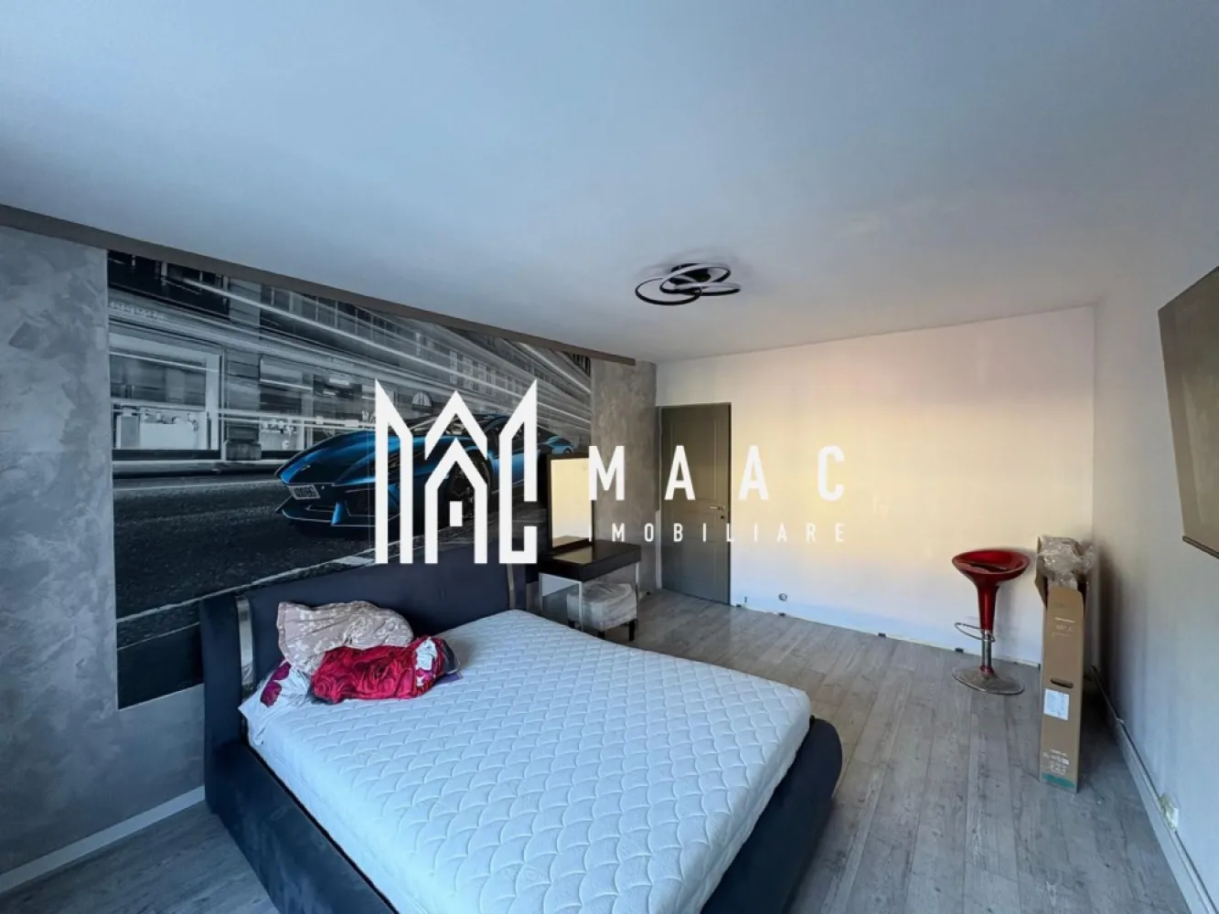 Apartament 3 camere I Etajul 2 I Zona Milea - MAAC imobiliare va propune spre vânzare un apartament situat la etajul 2/ 4 pe o stradă cu sens unic, zona Vasile Aron.

Apartamentul este renovat complet.

Bucătărie open space parțial mobilată și utilată cu frigider și mașina de spălat, 2 dormitoare parțial mobilate, baia complet utilată. 
Dispune de pivniță -aproximativ 7 mp 

Pentru mai multe detalii și vizionare precizați ca ați văzut anunțul cu ID CP2896172
