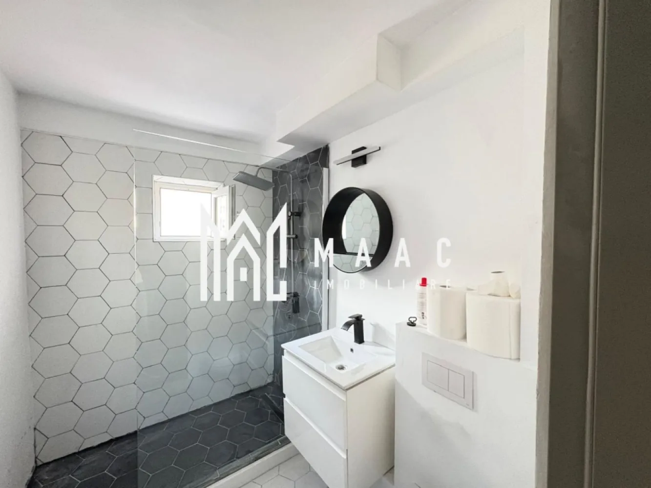 Apartament 3 camere I Etajul 2 I Zona Milea - MAAC imobiliare va propune spre vânzare un apartament situat la etajul 2/ 4 pe o stradă cu sens unic, zona Vasile Aron.

Apartamentul este renovat complet.

Bucătărie open space parțial mobilată și utilată cu frigider și mașina de spălat, 2 dormitoare parțial mobilate, baia complet utilată. 
Dispune de pivniță -aproximativ 7 mp 

Pentru mai multe detalii și vizionare precizați ca ați văzut anunțul cu ID CP2896172