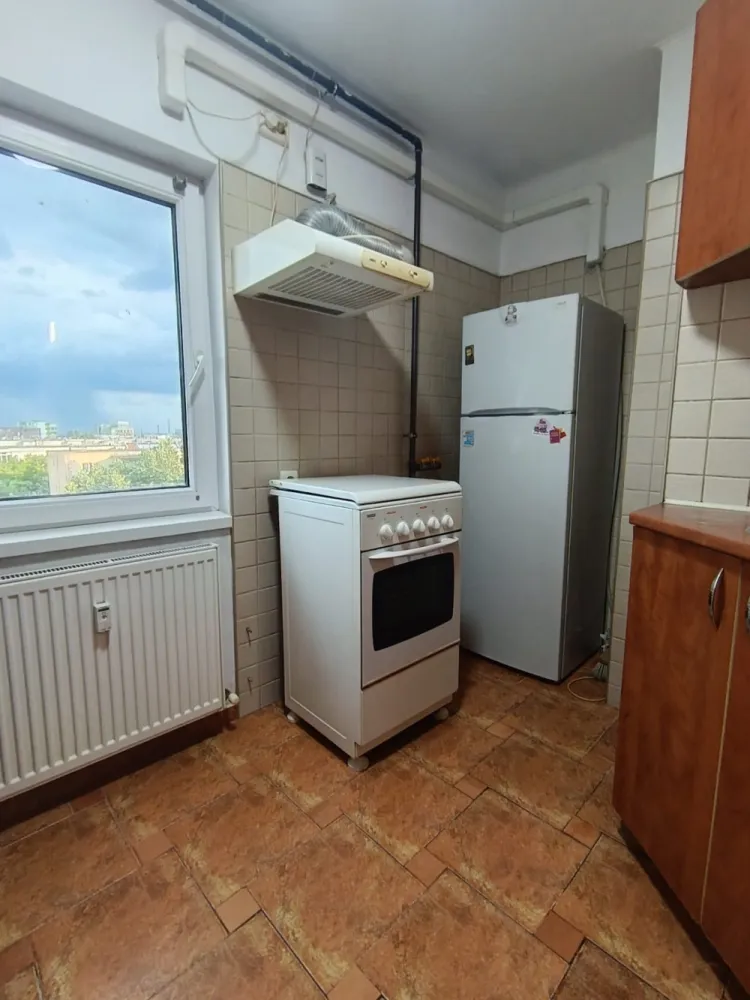 Garsoniera de inchiriat, zona Marasesti, Ploiesti - Buna ziua tuturor !&nbsp;Se oferă spre închiriere o garsonieră confortabilă și luminoasă, situată în zona Mărășești din Ploiești, la etajul 5 din 6 al unui imobil dotat cu lift.Locuința are o suprafață utilă de 37 mp, o suprafață construită de 40 mp și beneficiază de un balcon de 3 mp, ideal pentru relaxare.Garsoniera este complet utilată și dispune de:Aer condiționat;Mașină de spălat;Frigider;Aragaz;Mobilier și spații de depozitare.Poziționarea oferă acces facil către mijloace de transport, magazine, școli și alte puncte de interes din oraș.Ideală pentru o persoană sau un cuplu care își dorește confort și acces rapid către toate facilitățile urbane.Pentru mai multe detalii și programarea unei vizionări, vă stăm la dispoziție. Andreea Olteanu- 0772.059.647&nbsp;