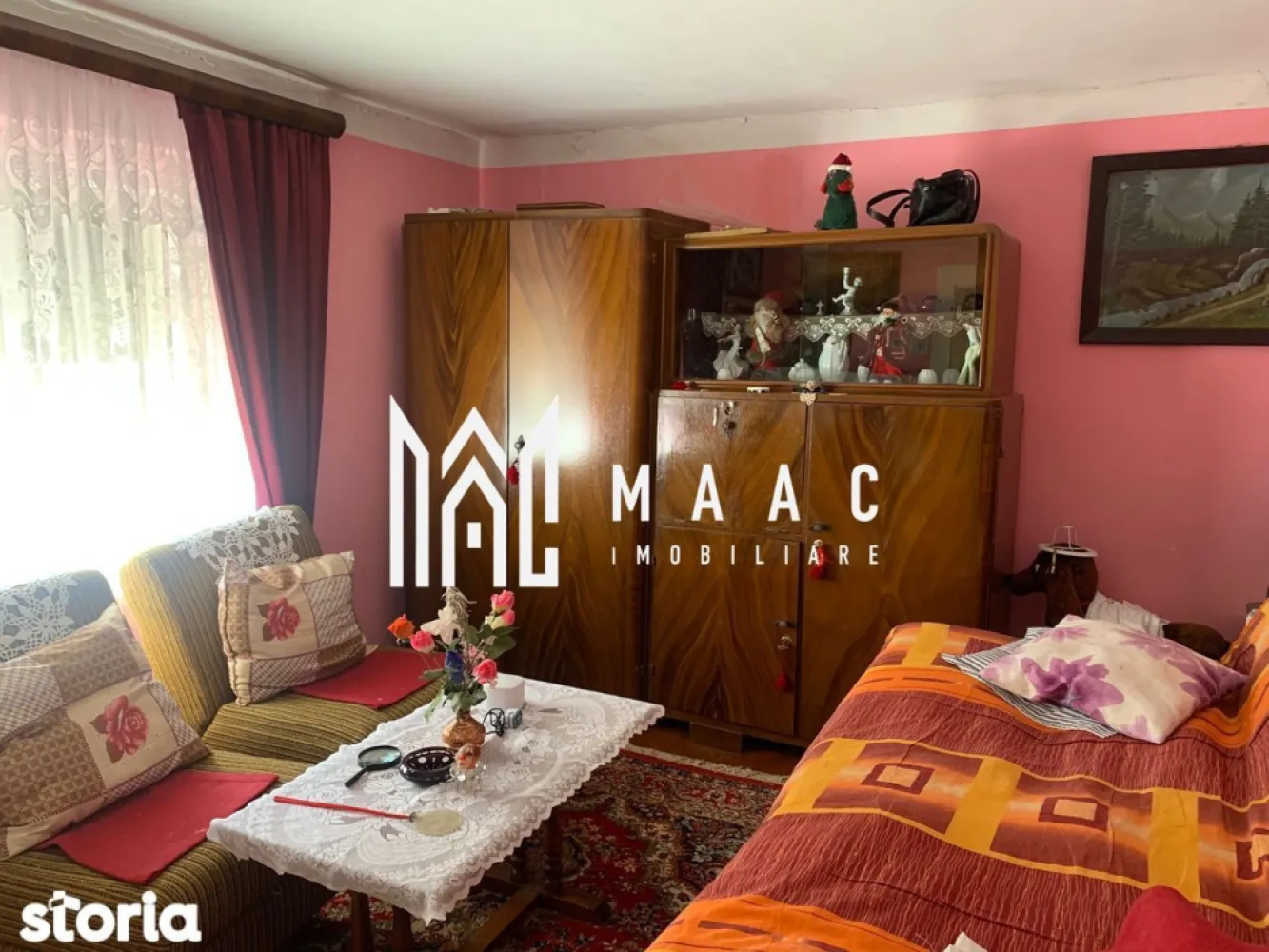 Casă Individuală | 77 MPU | 3 Camere | | Cisnădie - MAAC Imobiliare vă propune spre vânzare o proprietate situată în Cisnădie, ideală pentru cei care își doresc o casă cu teren generos și posibilitatea de a o amenaja după propriul gust.

Caracteristici principale
Suprafață teren: 439 mp
Casă individuală
3 camere
2 holuri
Bucătărie
Baie
Cămară
Pivniță
Pod
Anexe gospodărești în curte

Compartimentare
Living și camere spațioase
Bucătărie separată
Baie
Cămară pentru depozitare
Două holuri care asigură accesul către încăperi
Pivniță și pod cu spații suplimentare de depozitare
Curte și grădină generoasă

Pentru mai multe detalii și programarea unei vizionări, vă rugăm să contactați echipa MAAC Imobiliare și să menționați ID-ul proprietății: CP3069323.